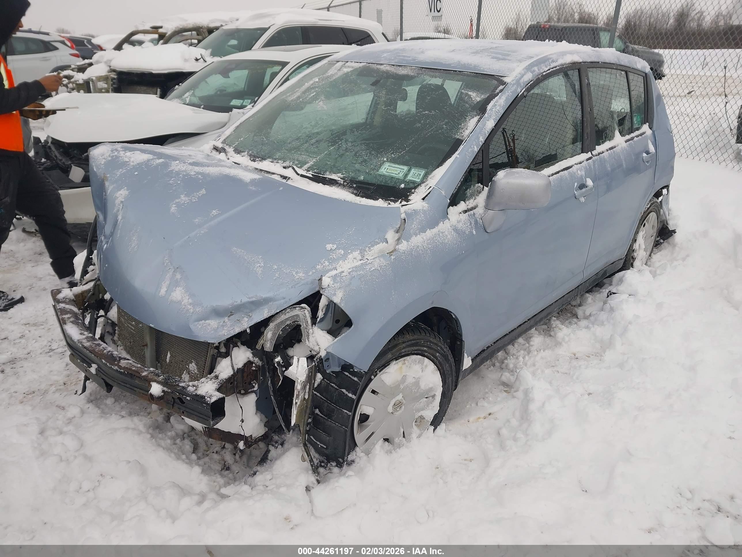 NISSAN VERSA image 2