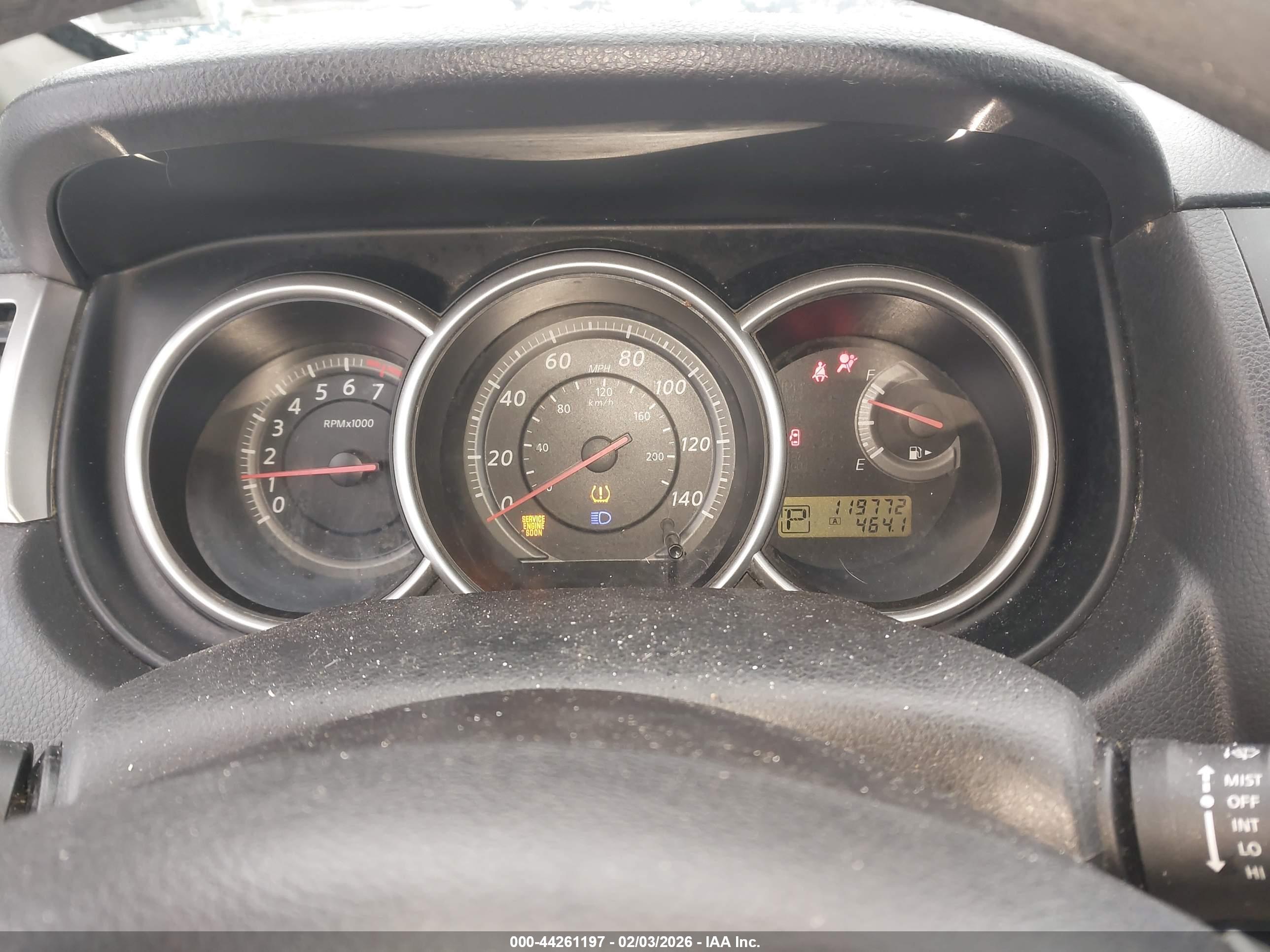 NISSAN VERSA image 7