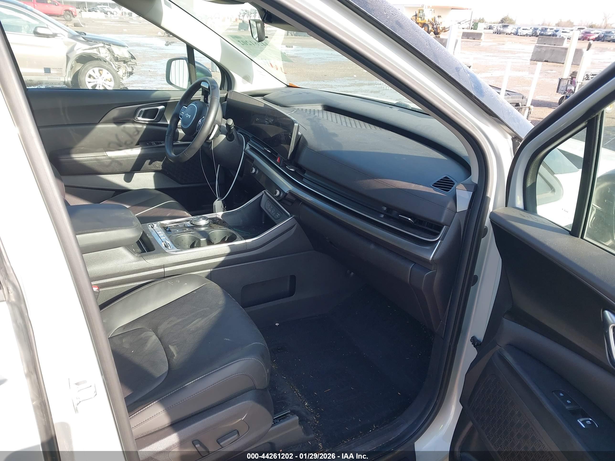 KIA CARNIVAL image 5