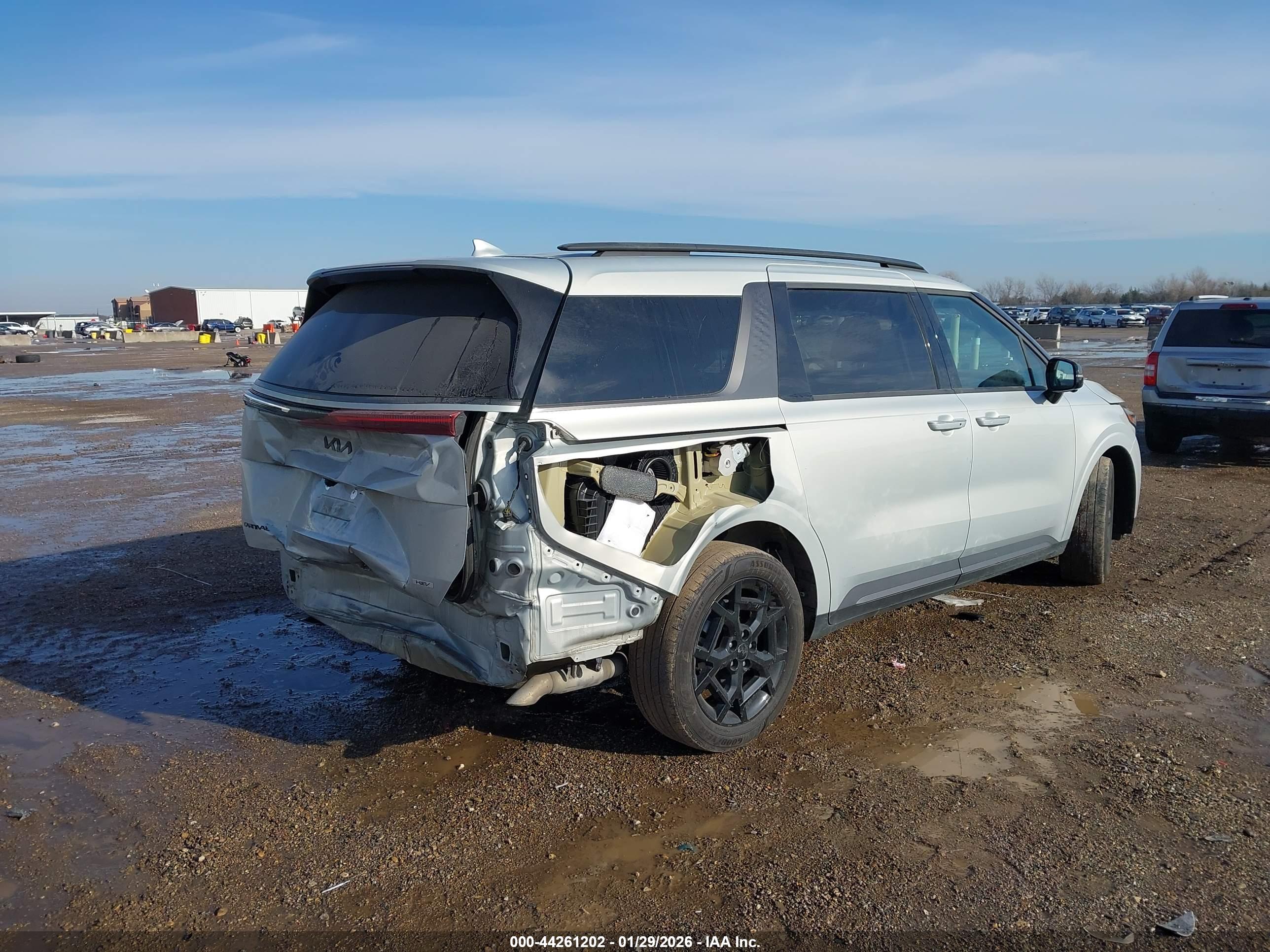 KIA CARNIVAL image 6