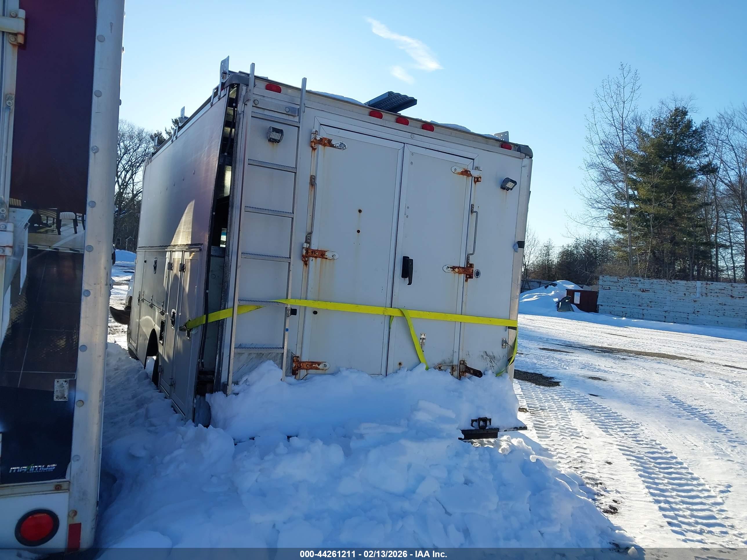FORD E-350 image 3