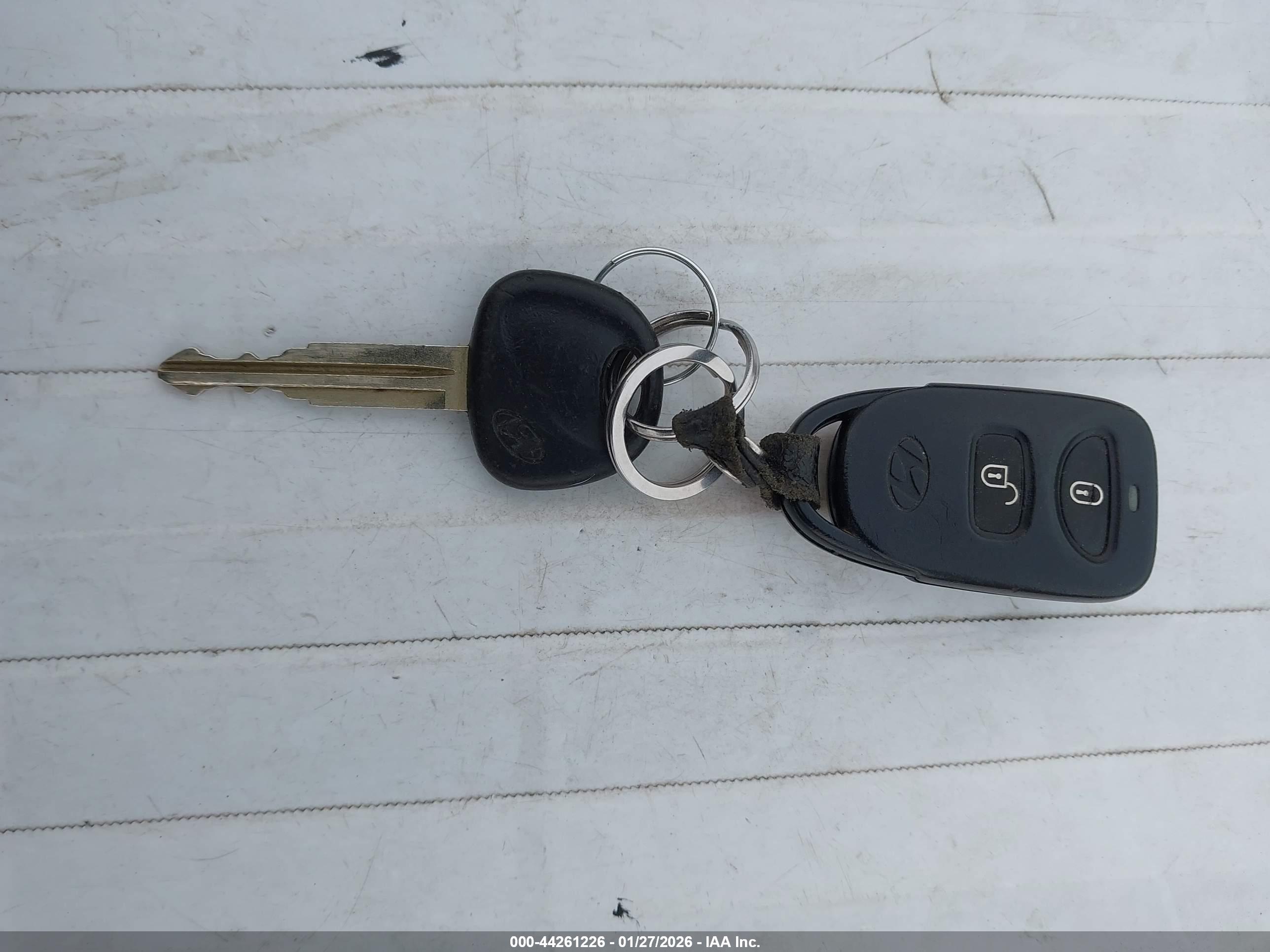 HYUNDAI TUCSON image 11