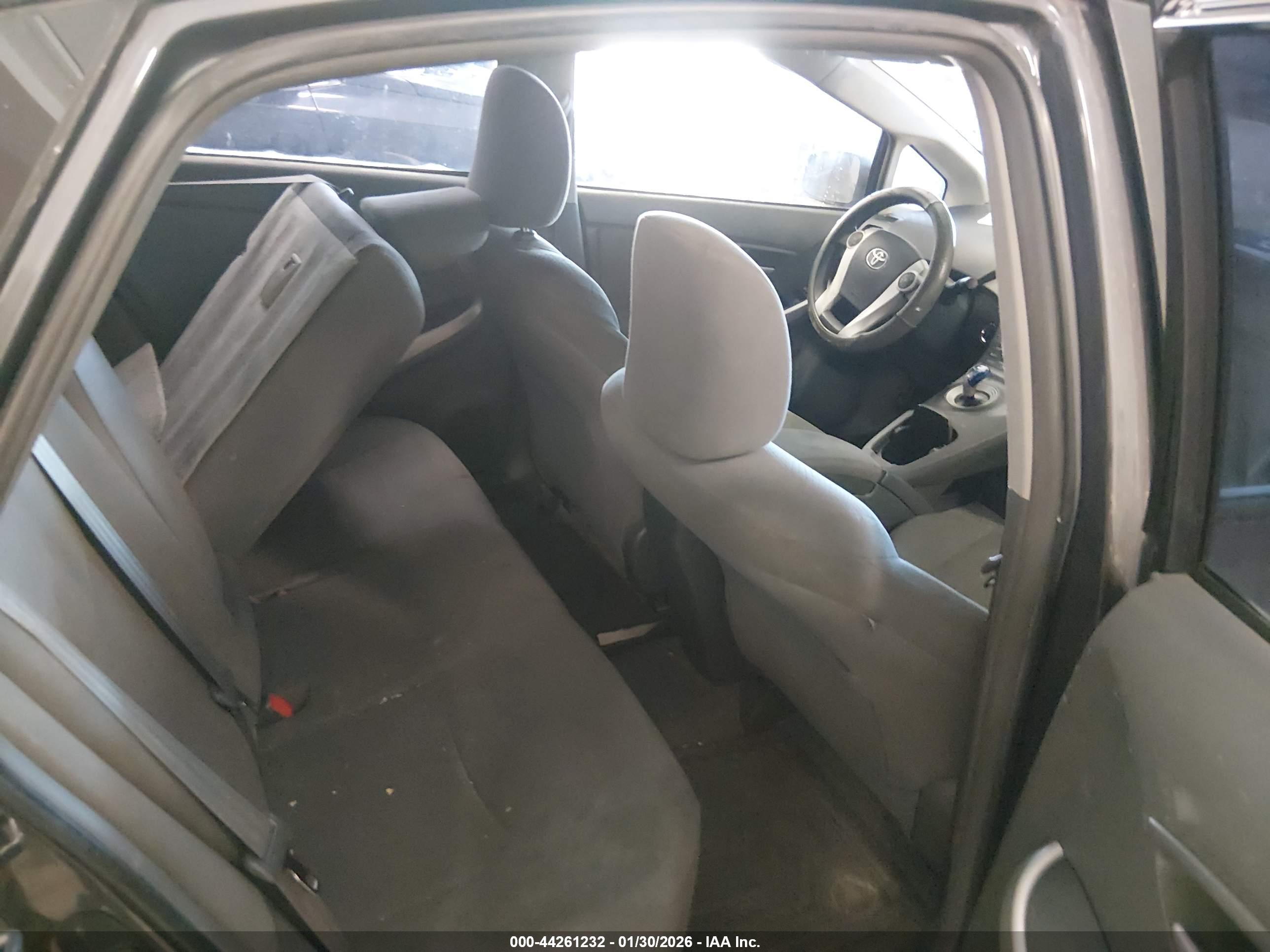TOYOTA PRIUS image 8