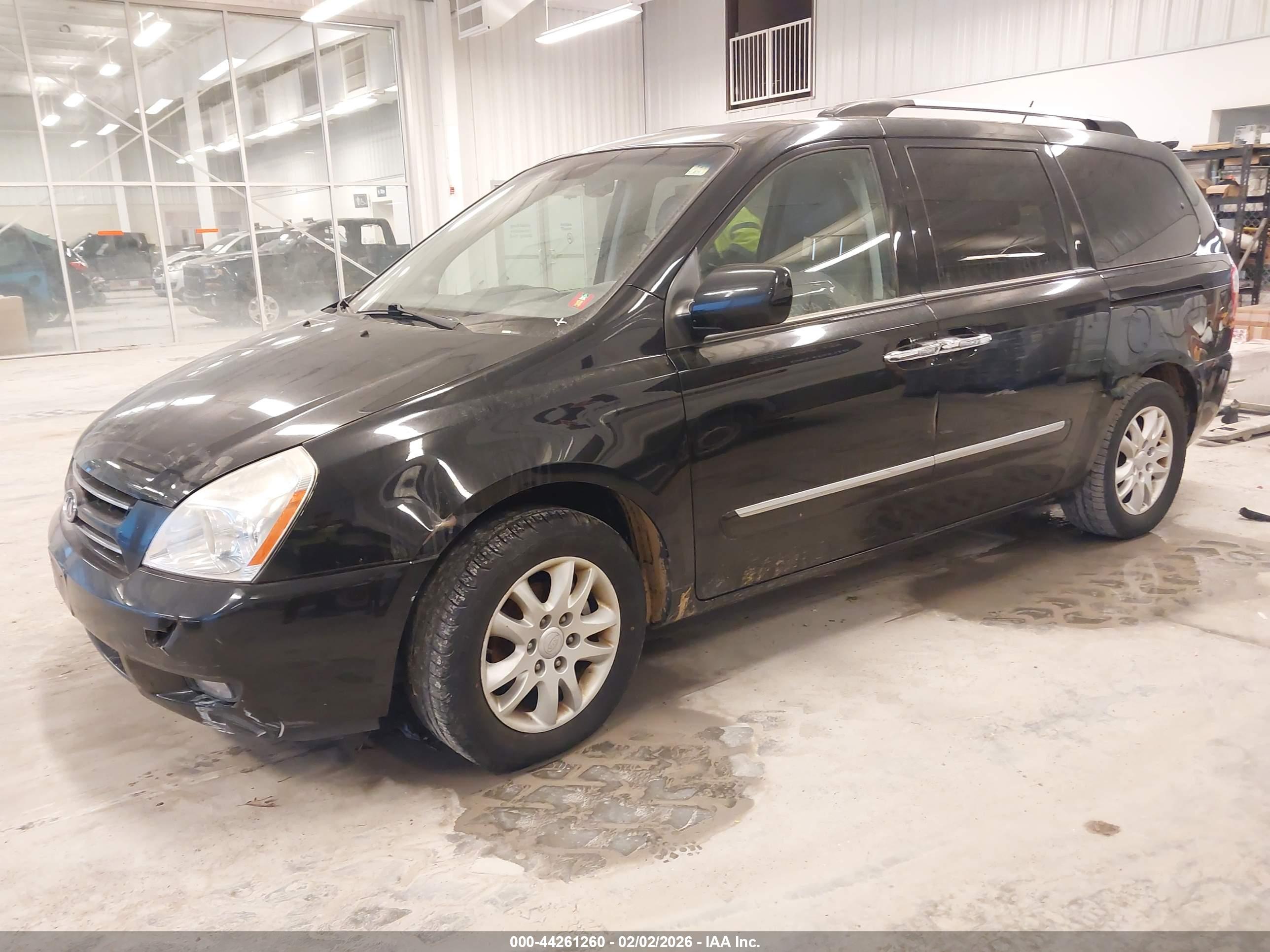 KIA SEDONA image 2