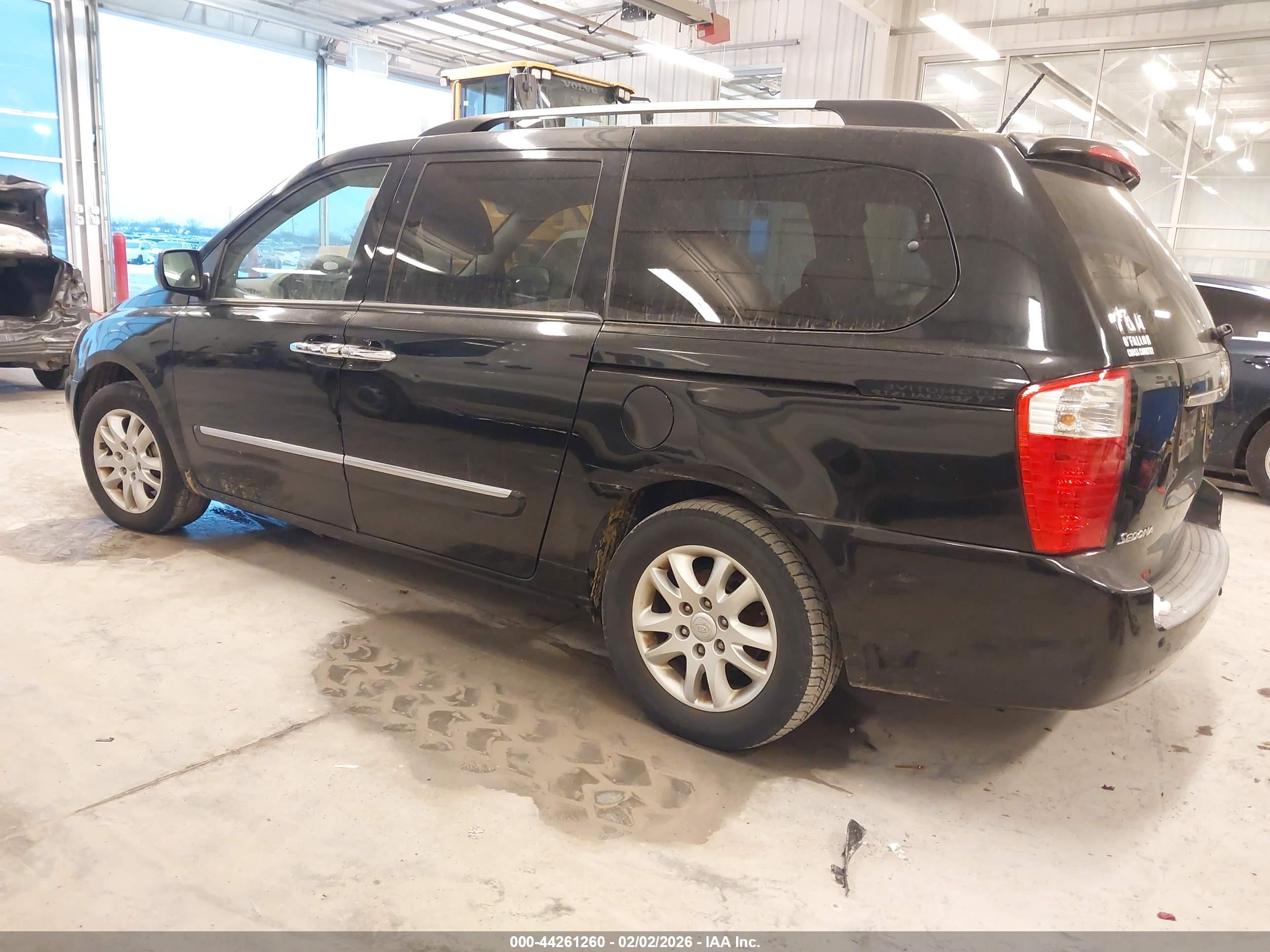 KIA SEDONA image 3
