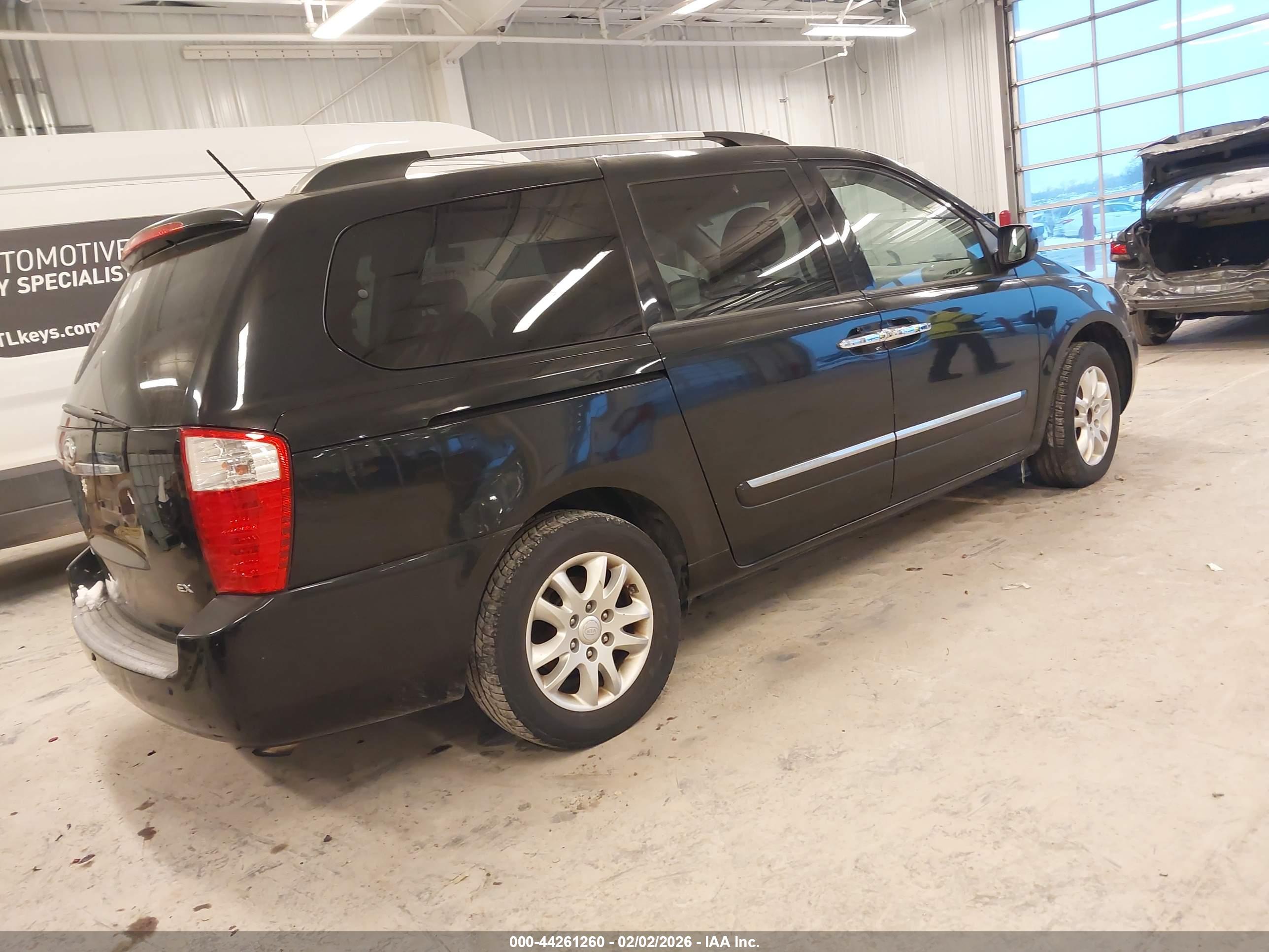 KIA SEDONA image 4