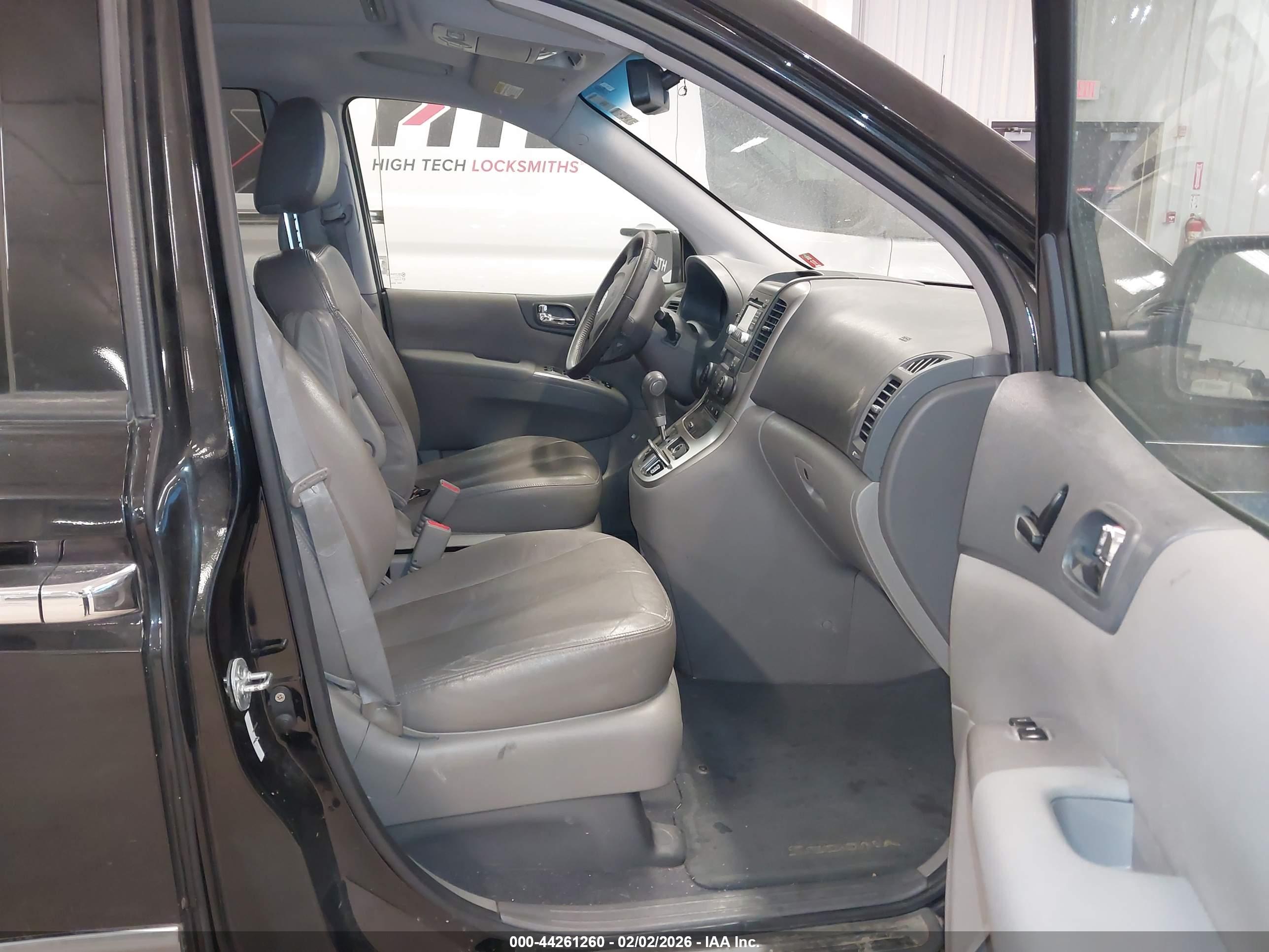 KIA SEDONA image 5