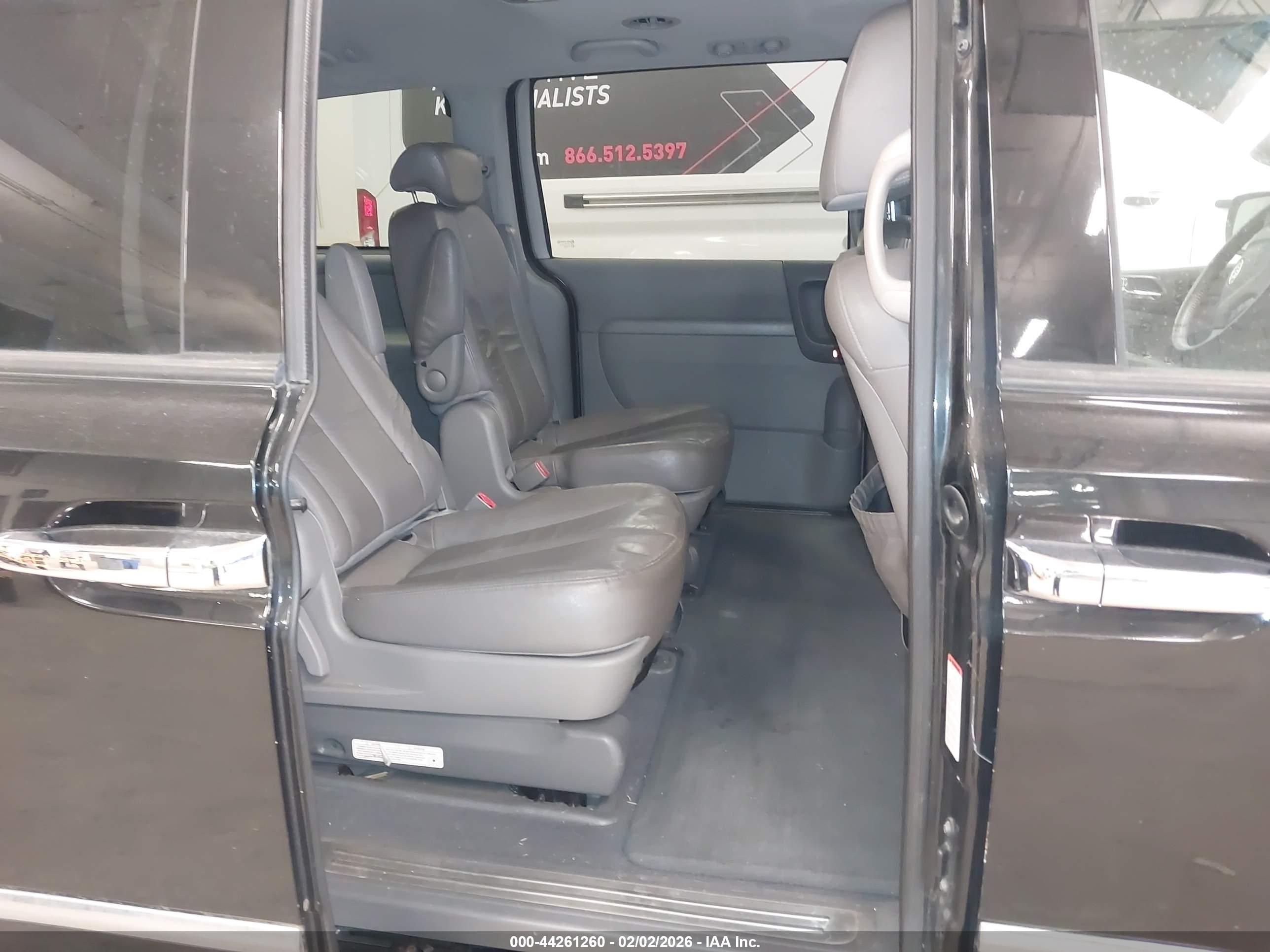 KIA SEDONA image 8