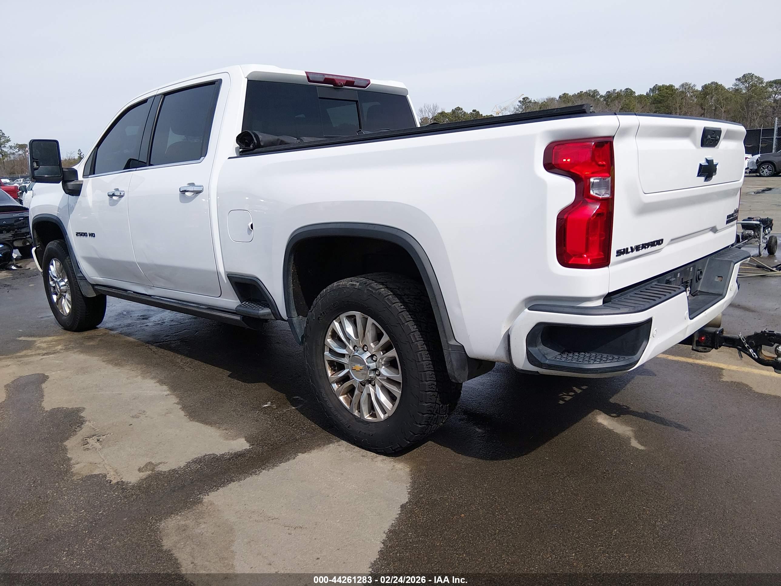 CHEVROLET SILVERADO image 3