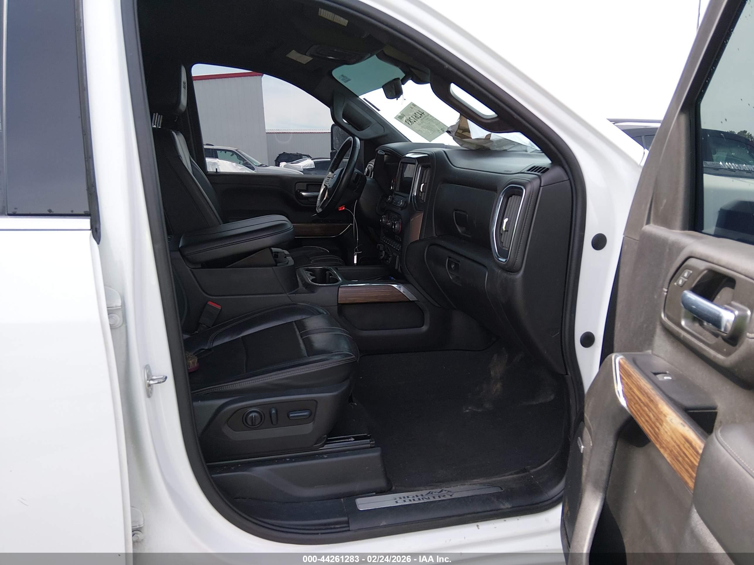 CHEVROLET SILVERADO image 8