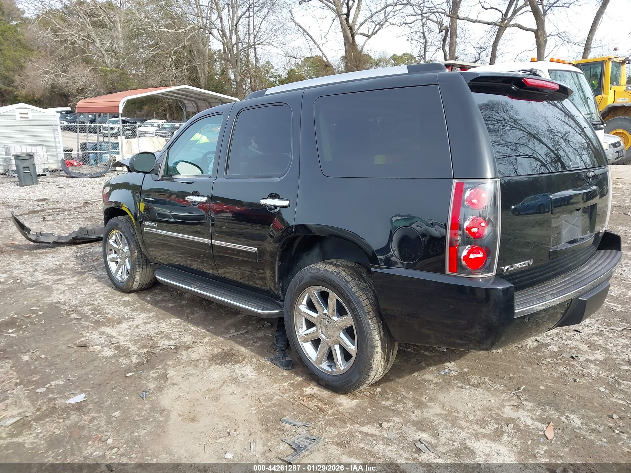 GMC YUKON image 3