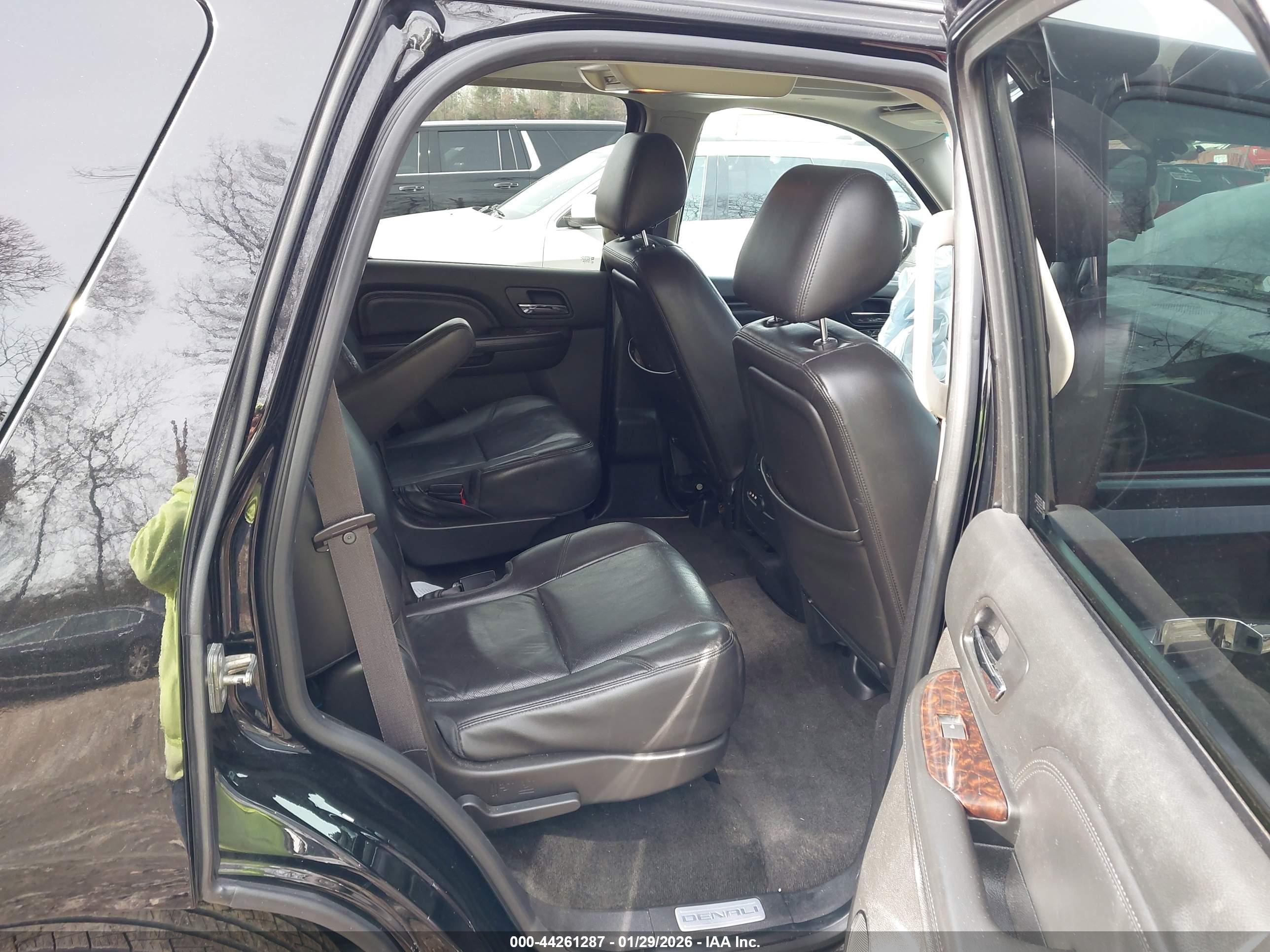 GMC YUKON image 8