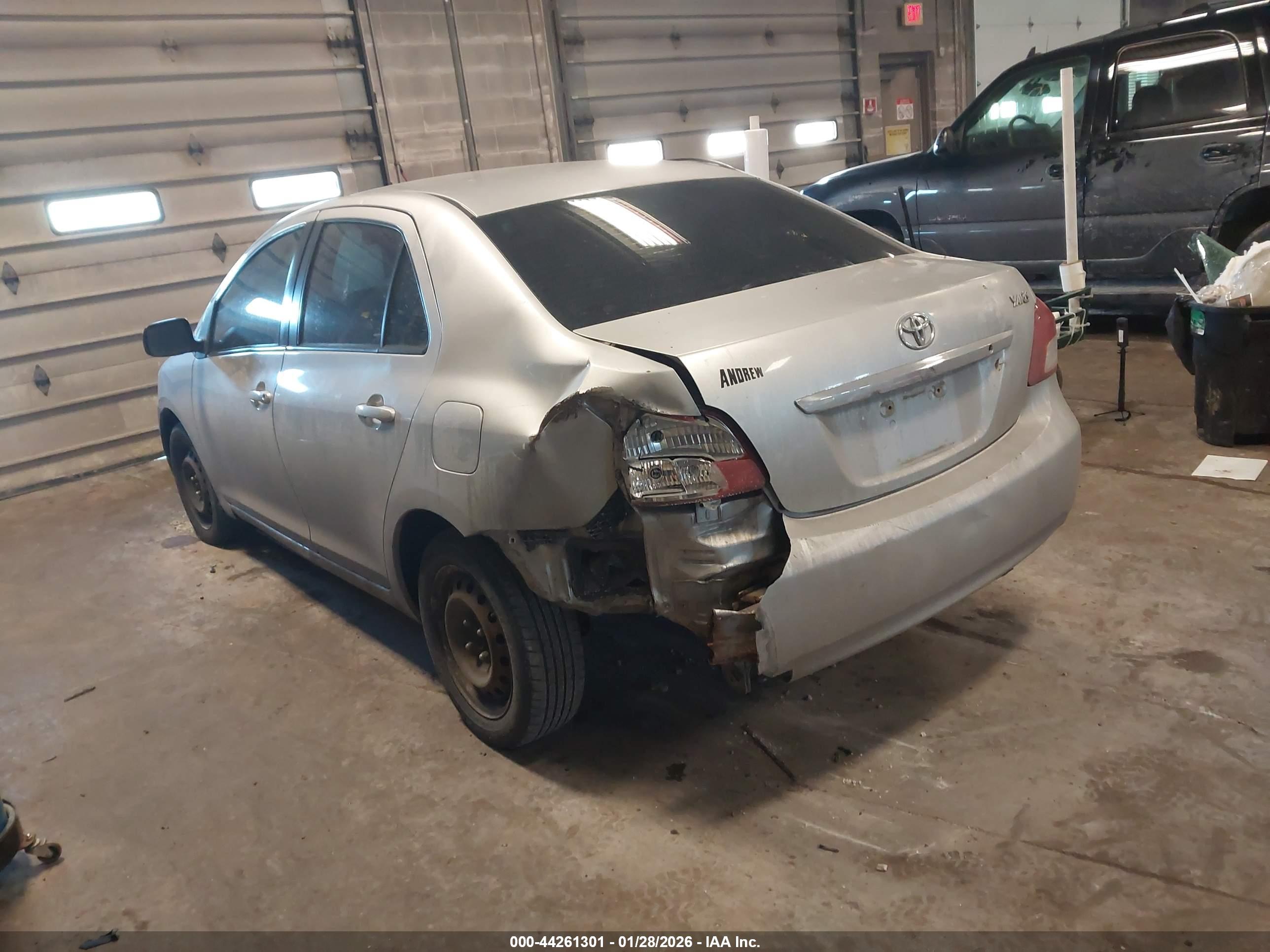 TOYOTA YARIS image 3
