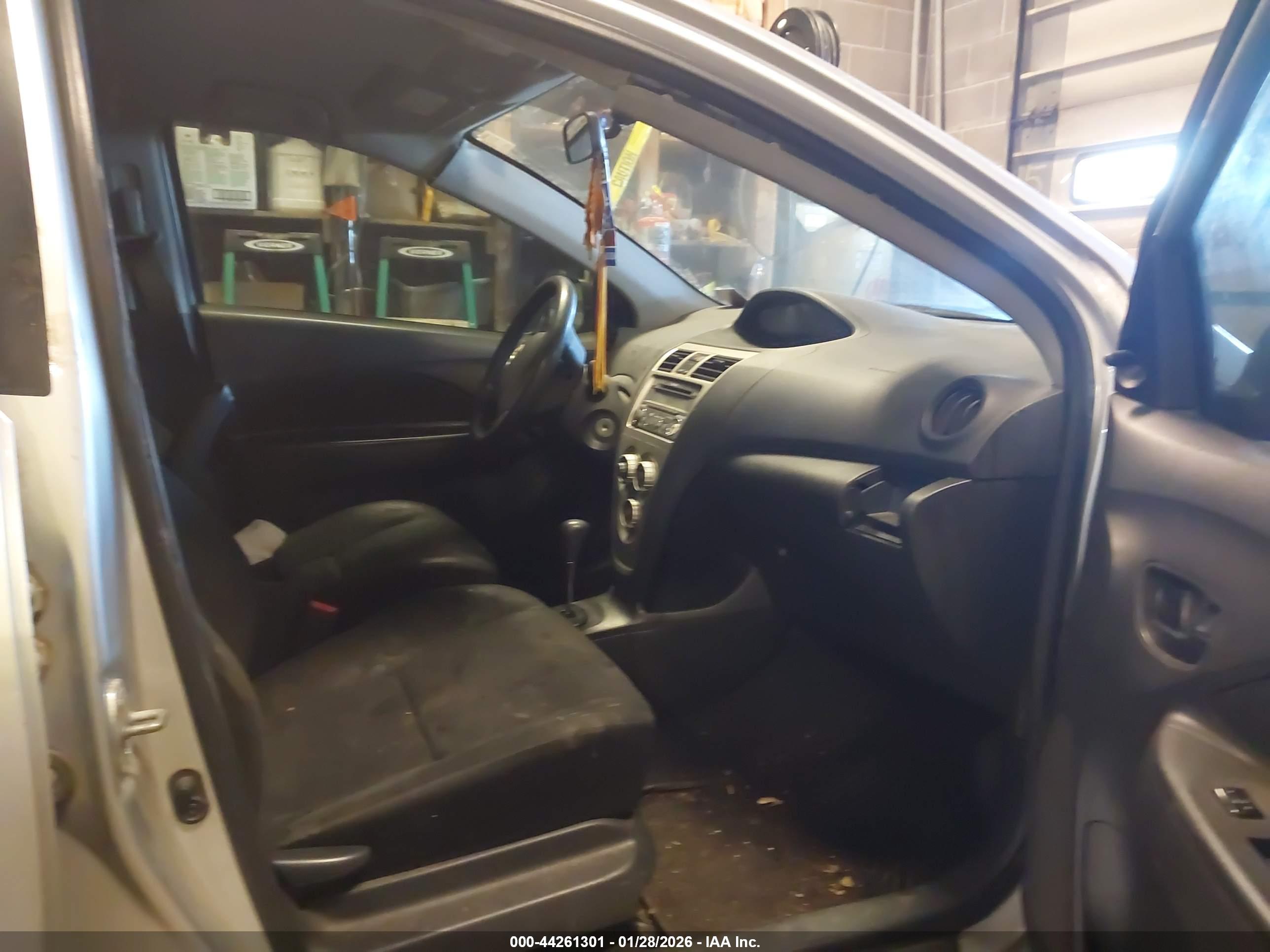TOYOTA YARIS image 5