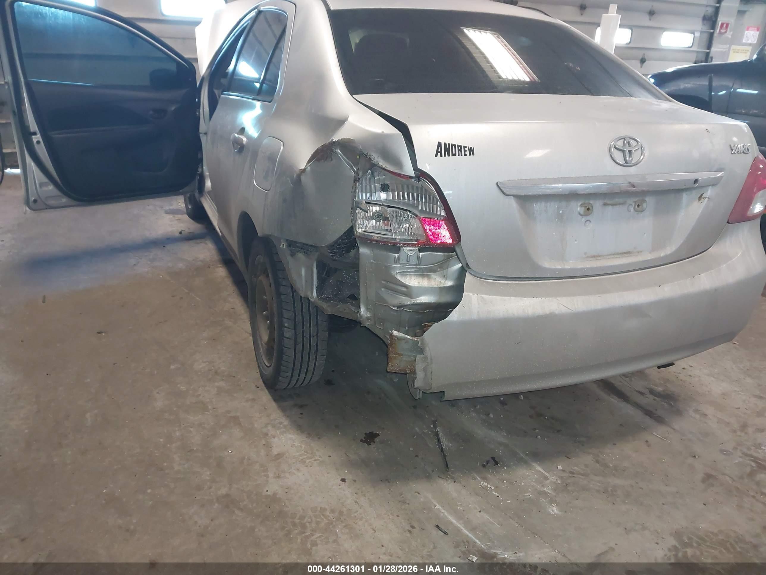 TOYOTA YARIS image 6