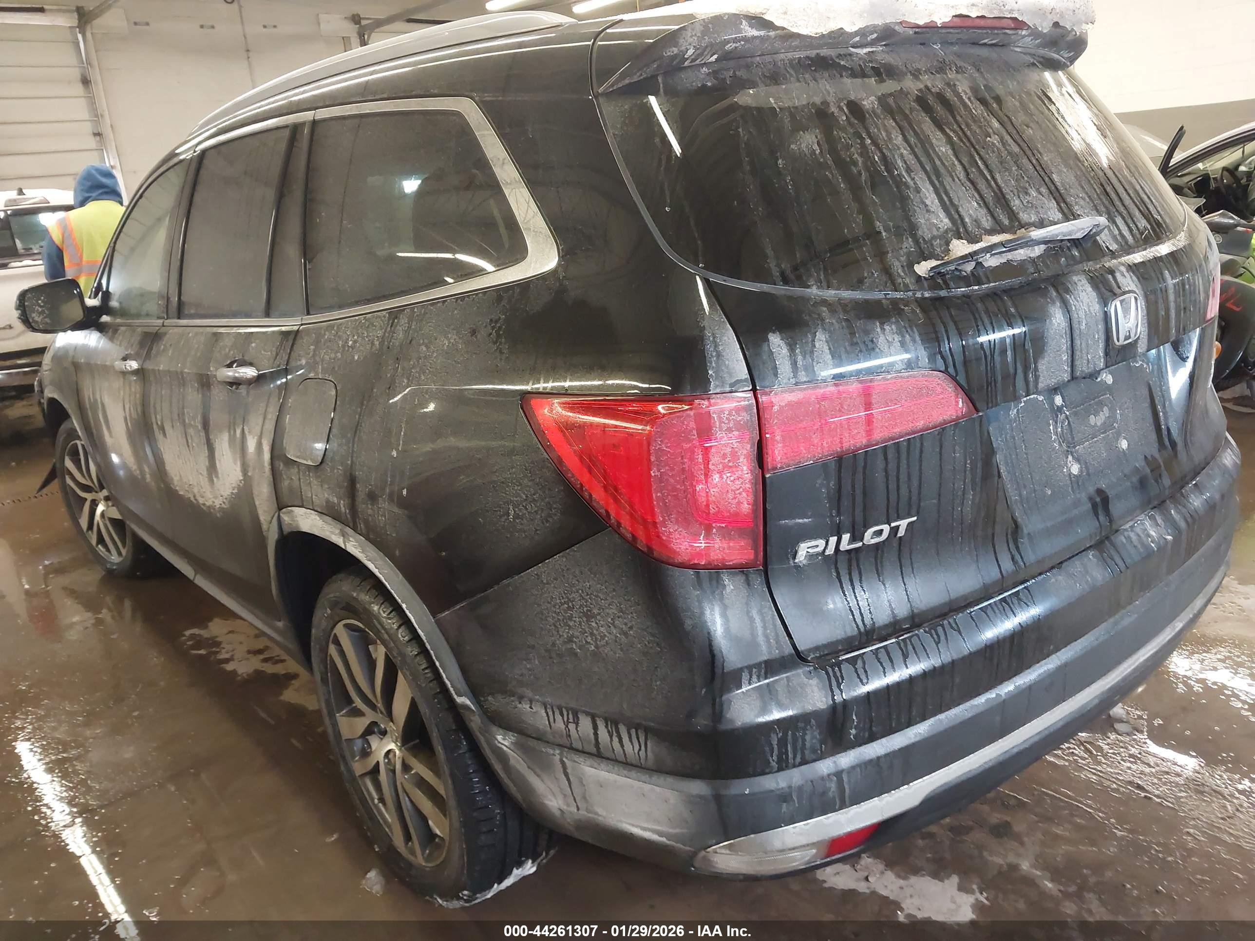 HONDA PILOT image 3
