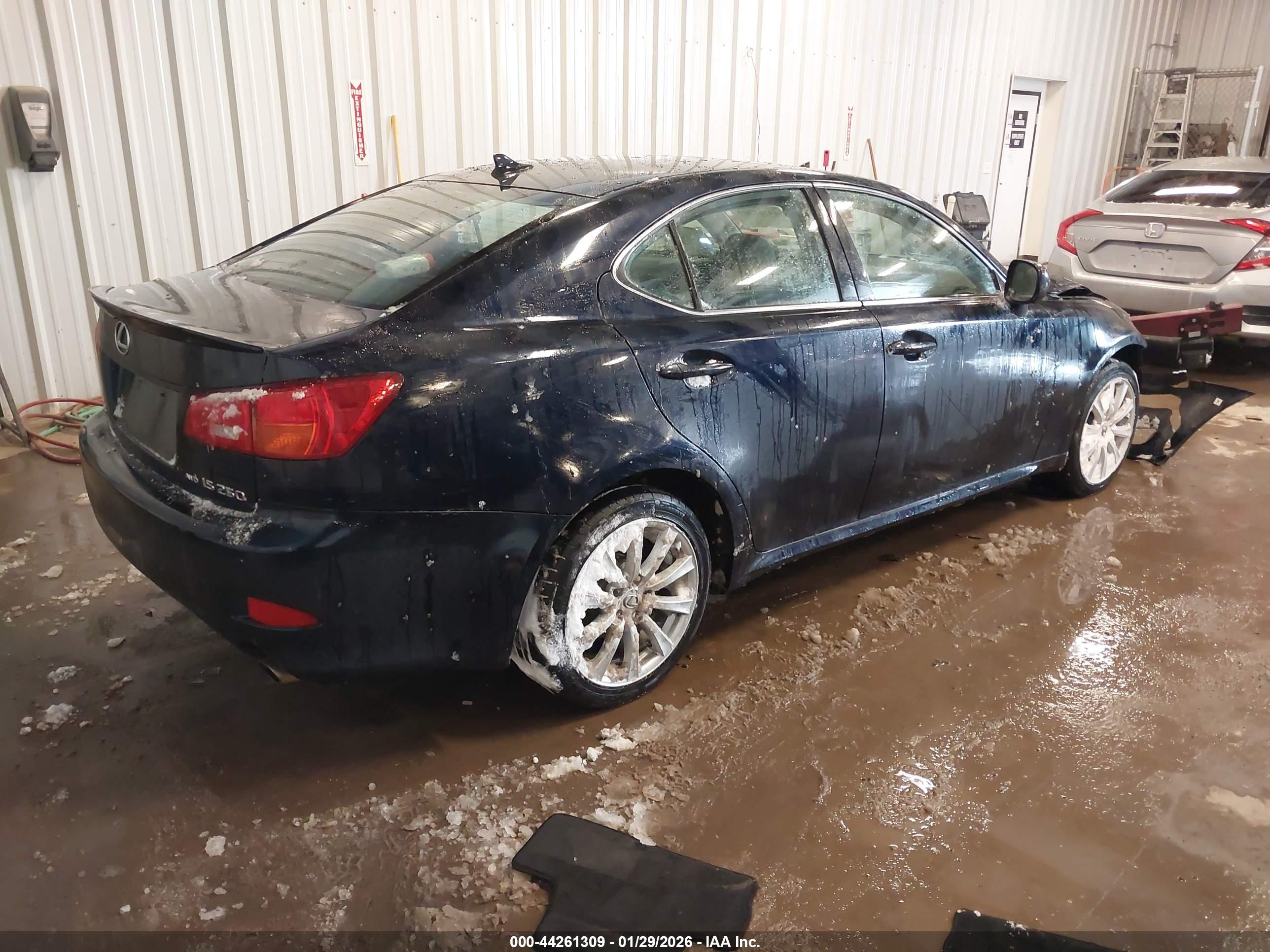 LEXUS IS image 4