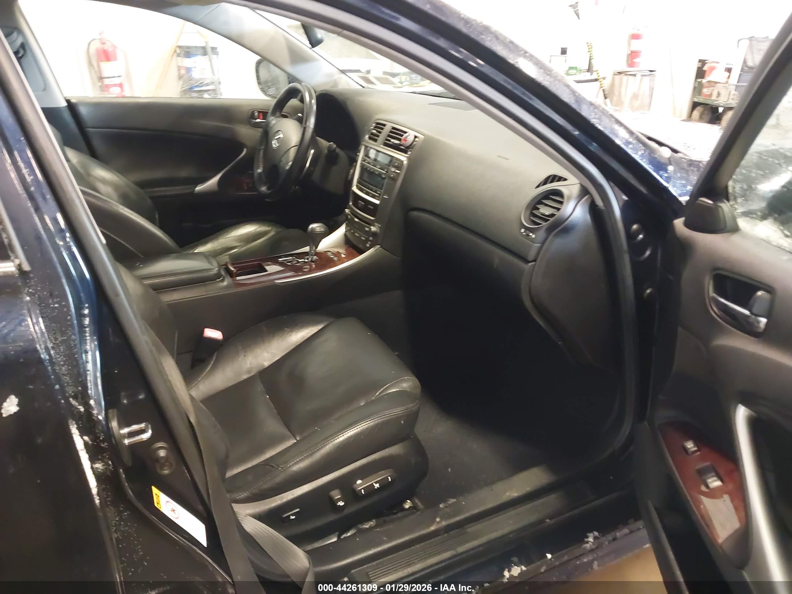 LEXUS IS image 5