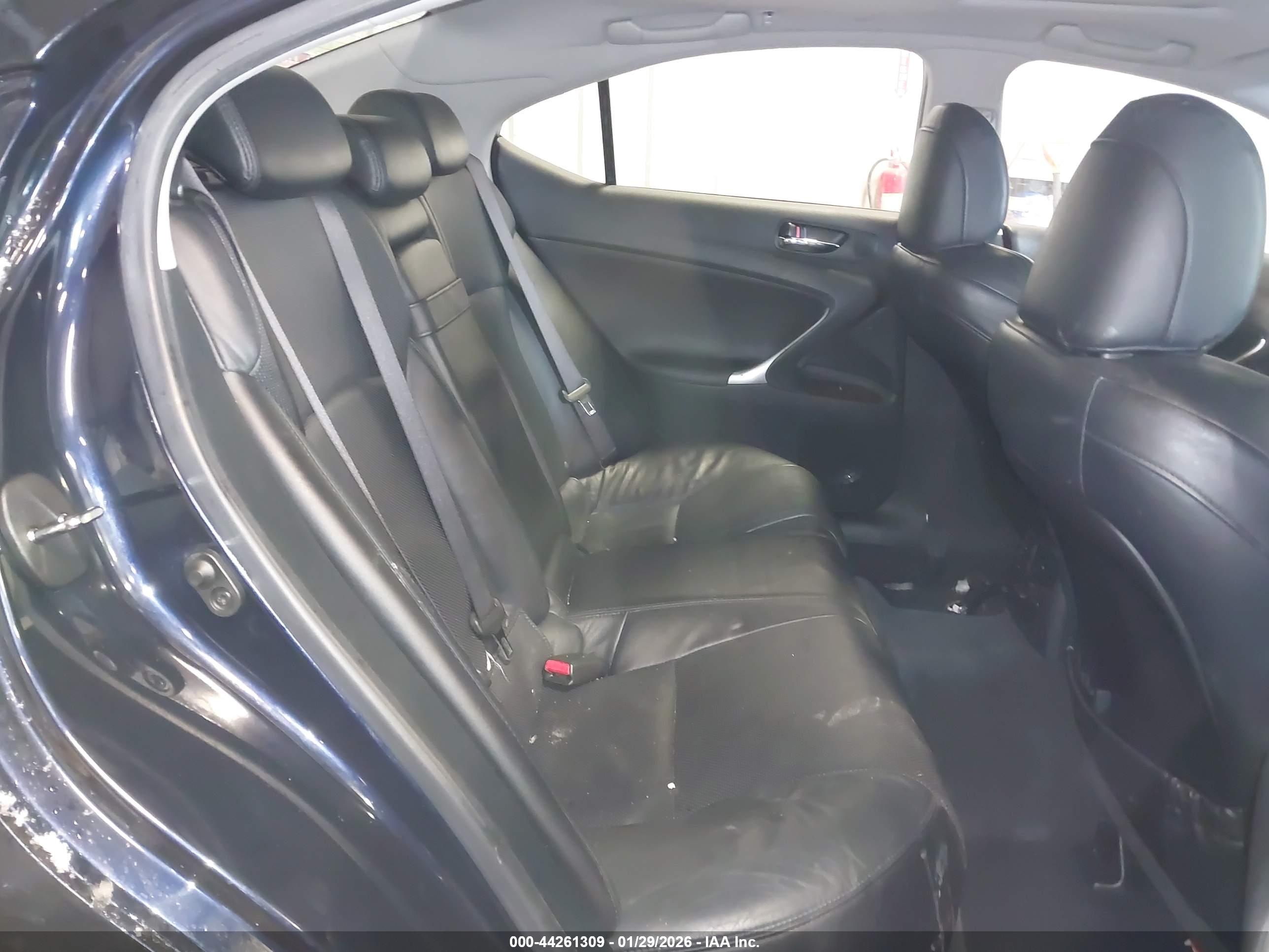 LEXUS IS image 8