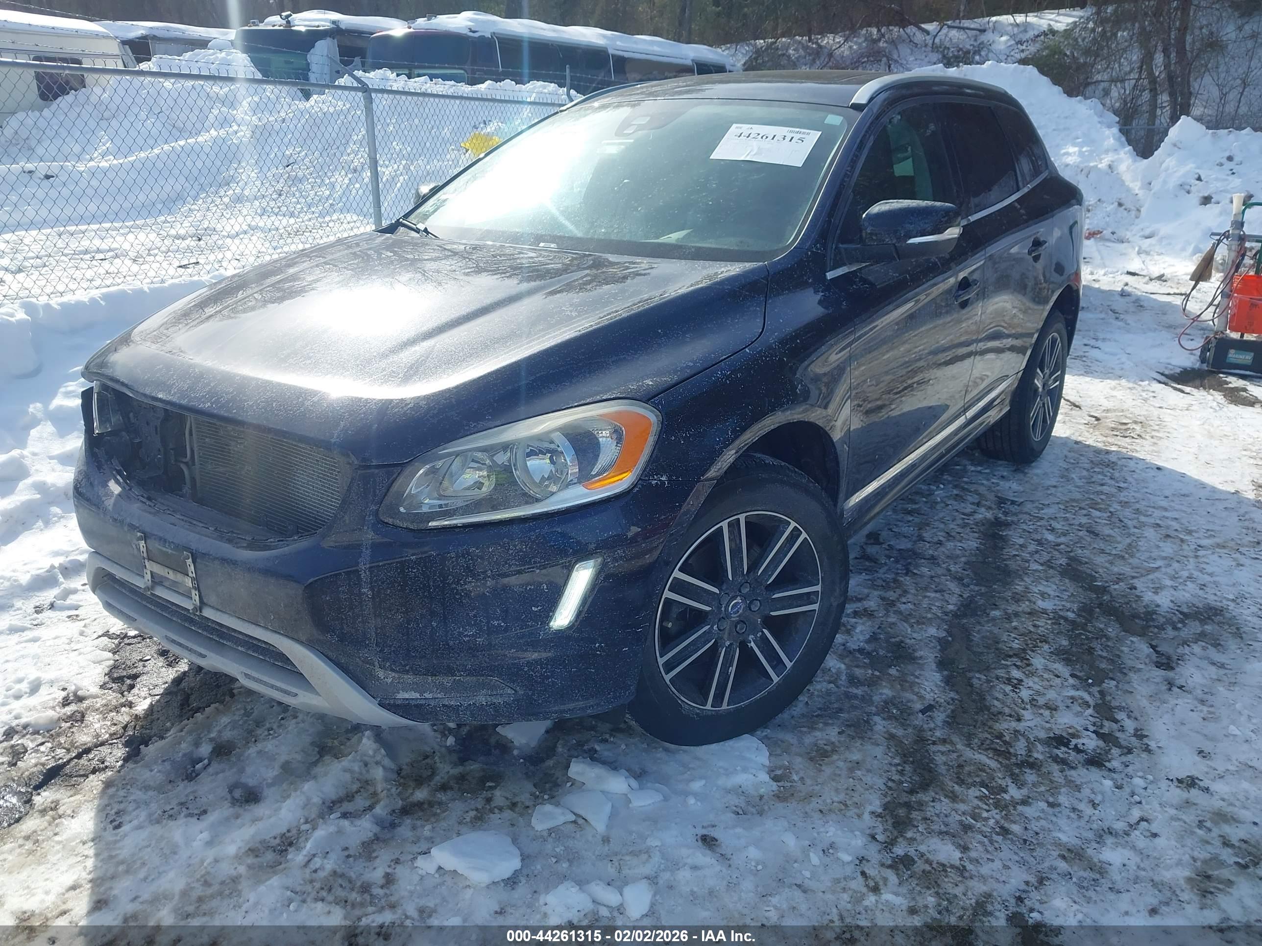 VOLVO XC60 image 2