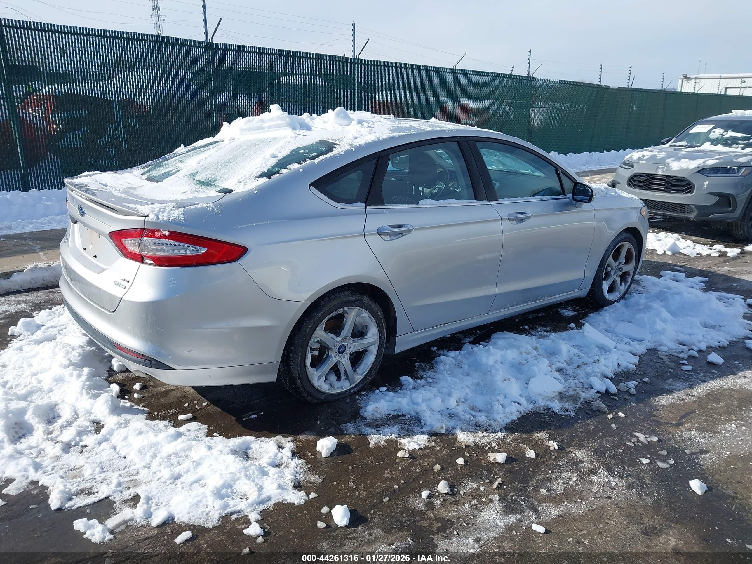 FORD FUSION image 4