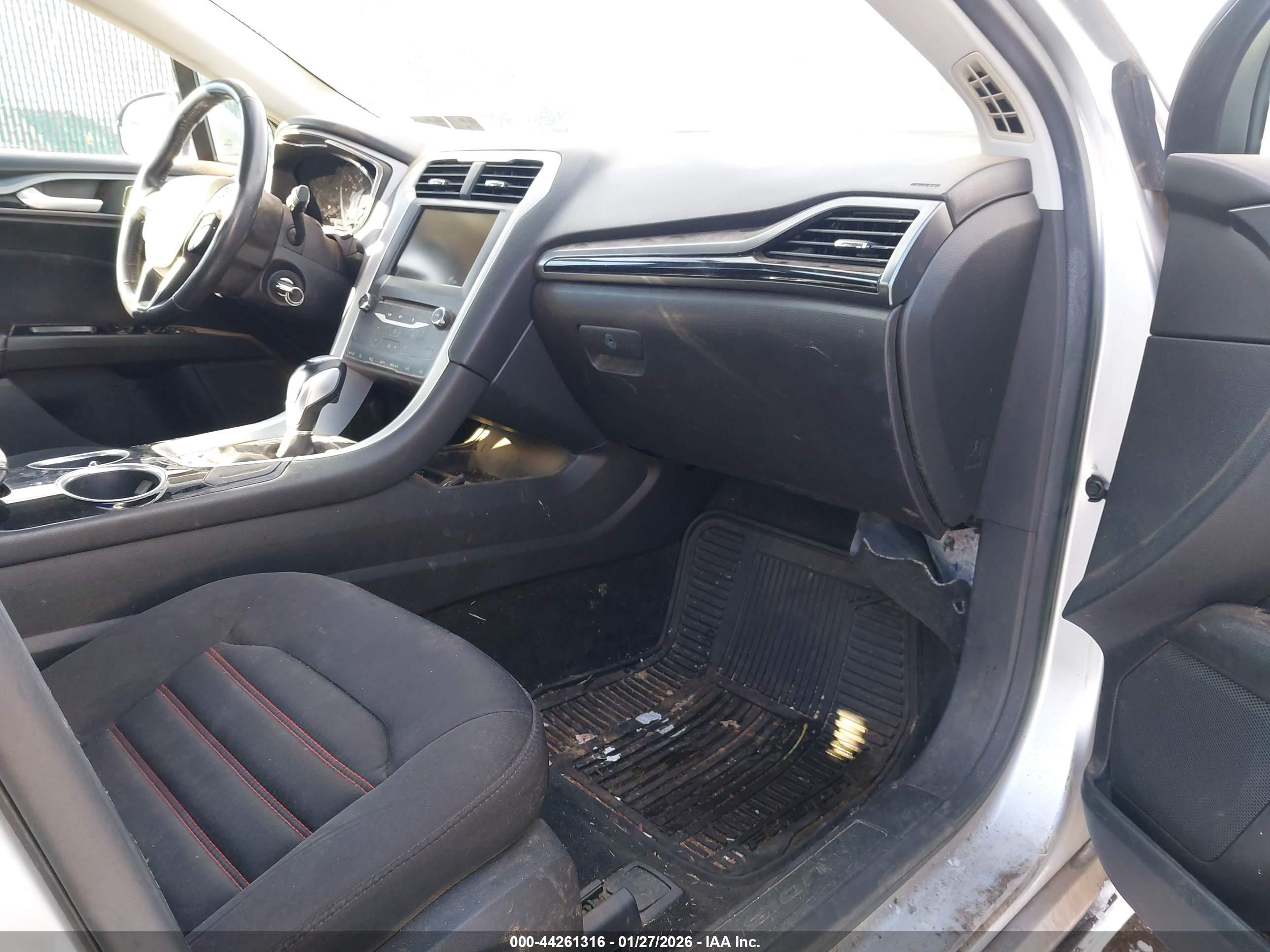 FORD FUSION image 5