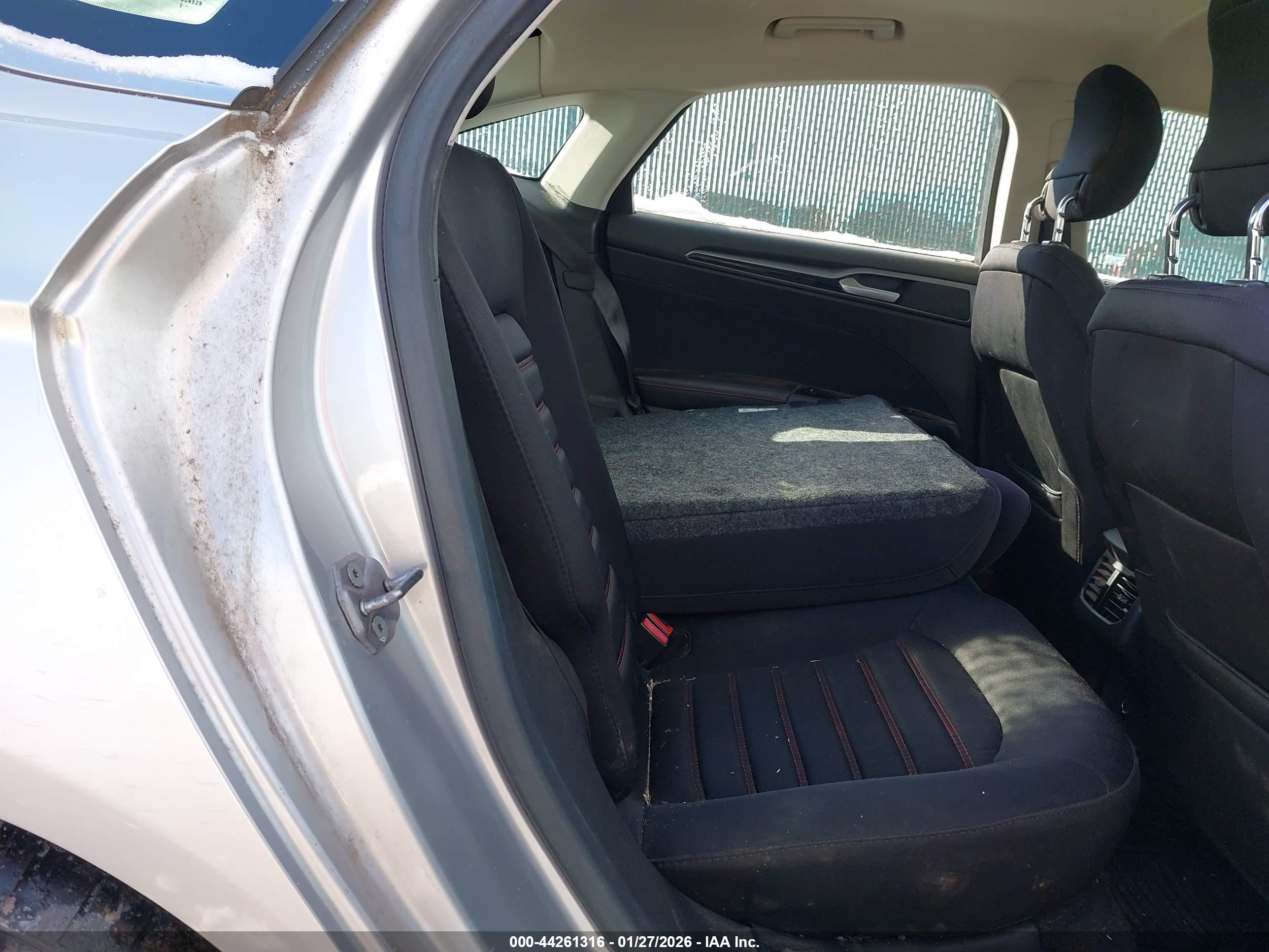 FORD FUSION image 8