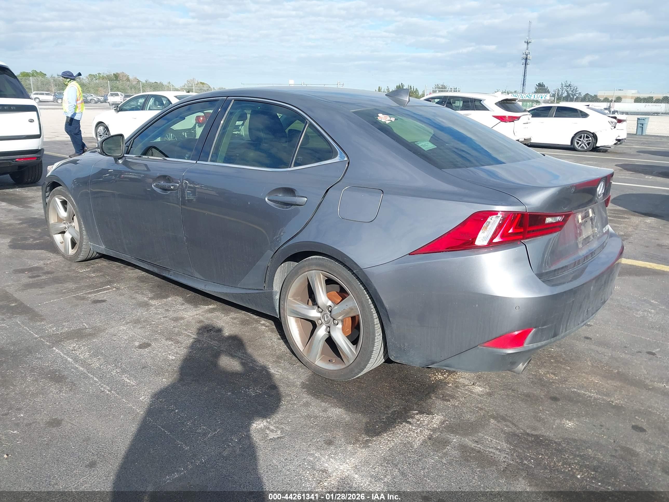 LEXUS IS image 3
