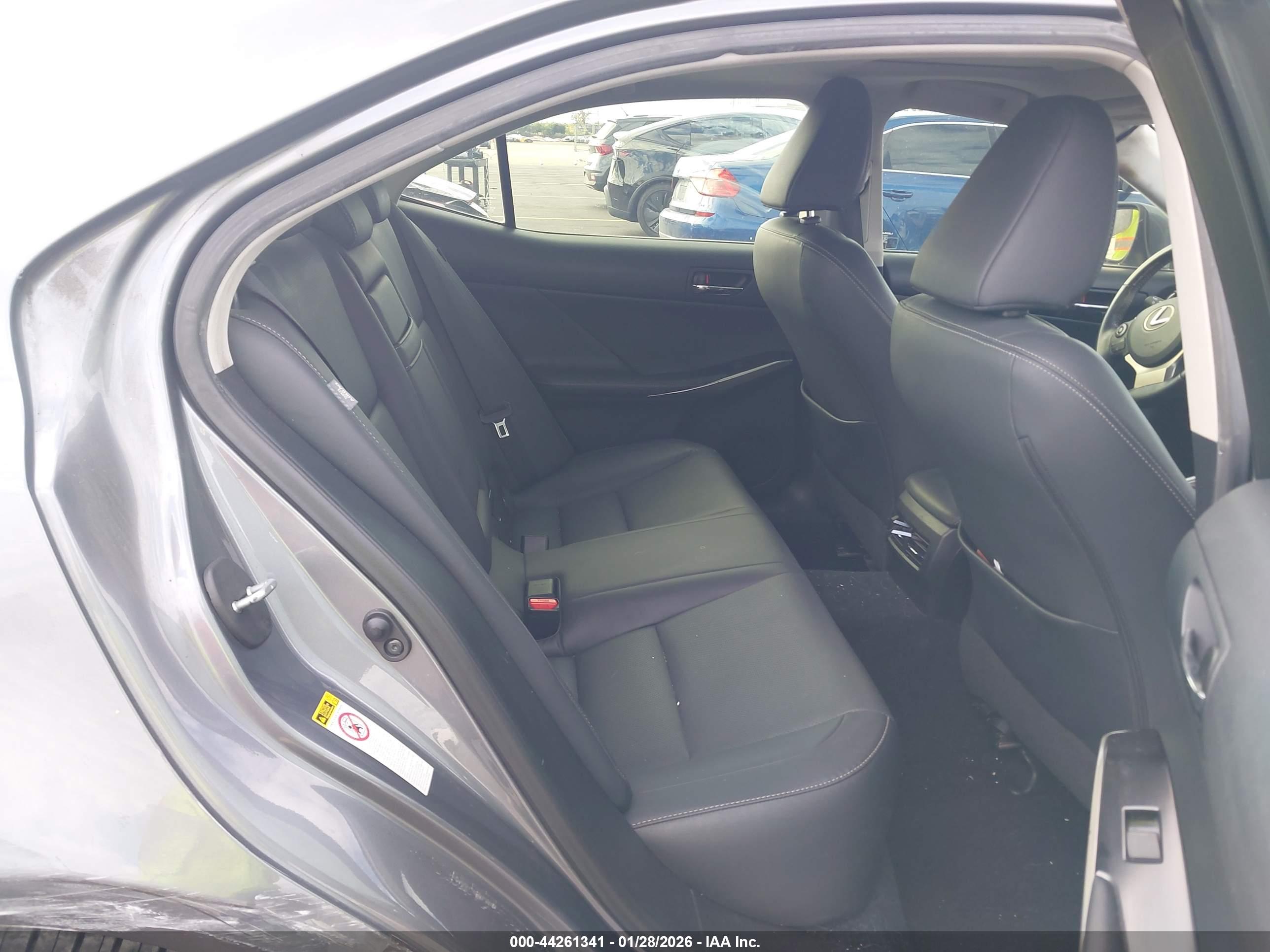 LEXUS IS image 8