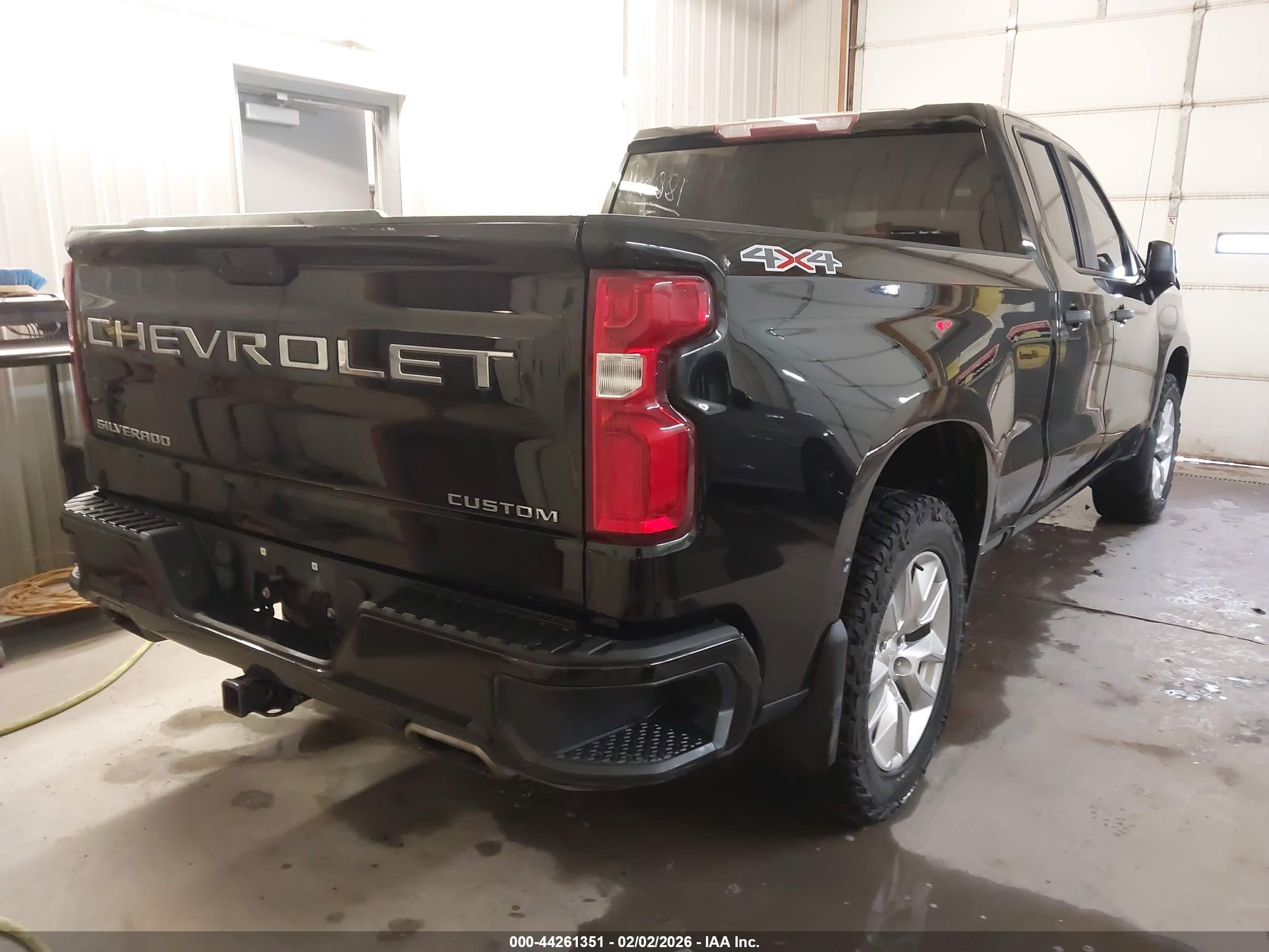 CHEVROLET SILVERADO image 4