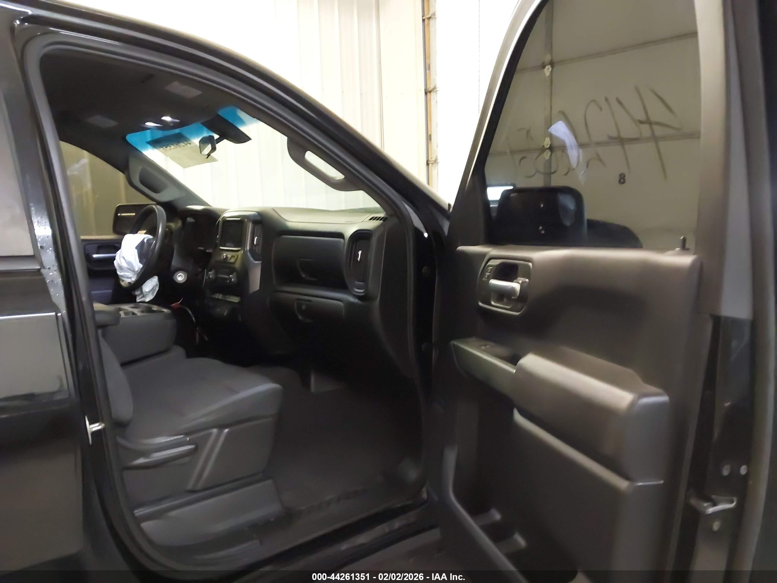 CHEVROLET SILVERADO image 5