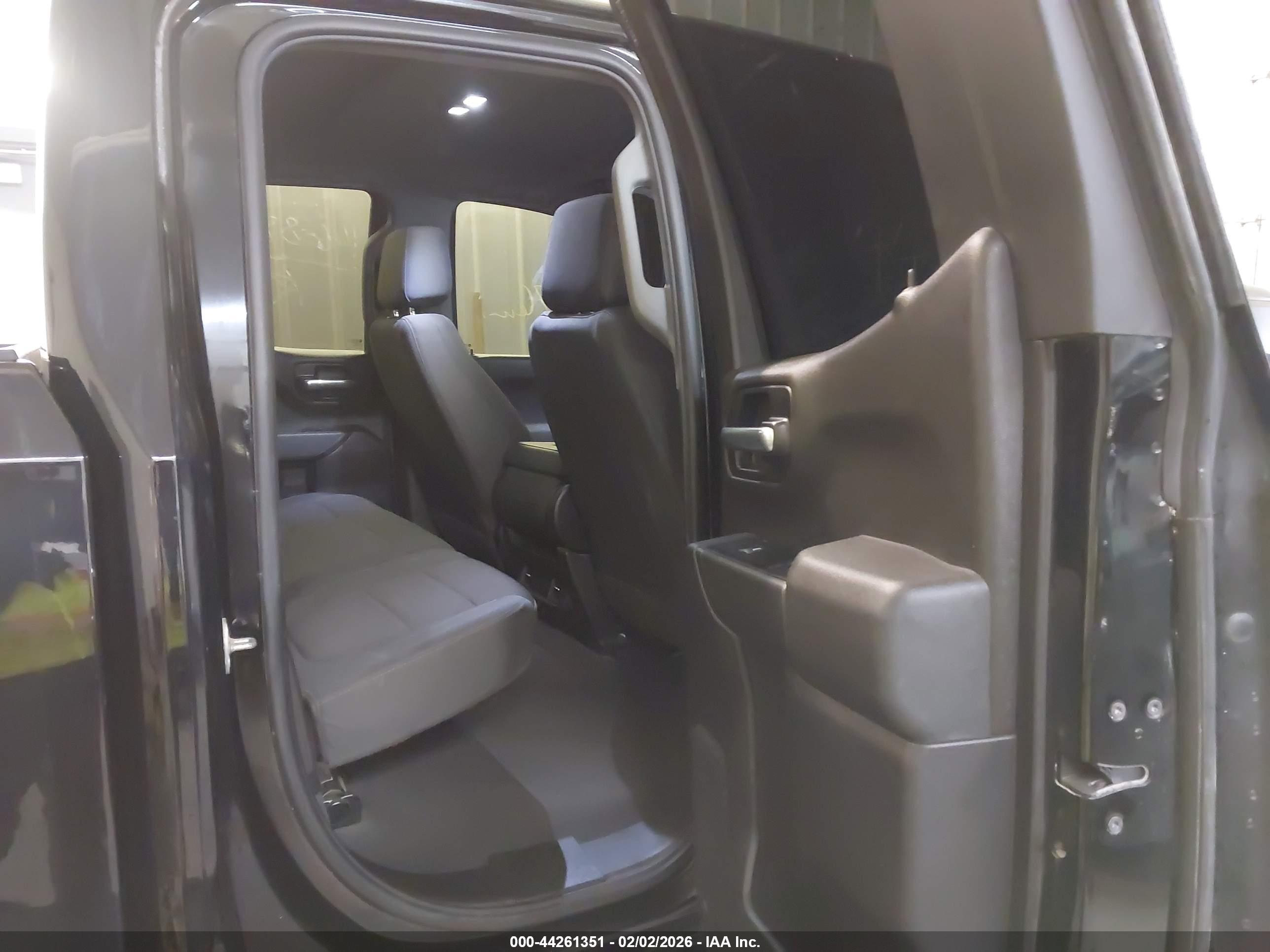 CHEVROLET SILVERADO image 8