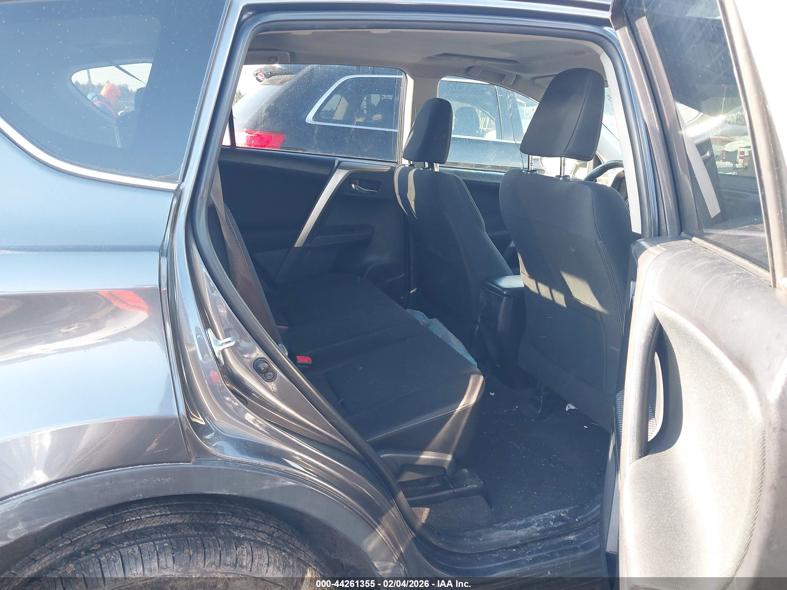 TOYOTA RAV4 image 8