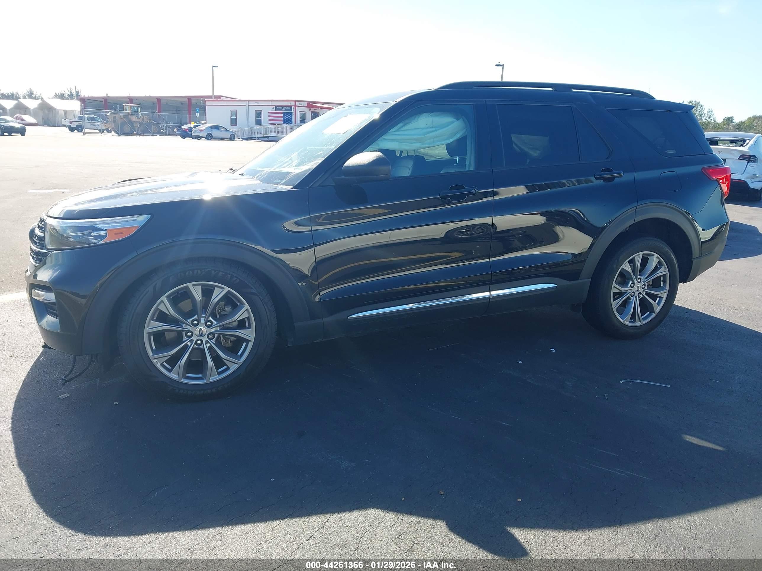 FORD EXPLORER image 2