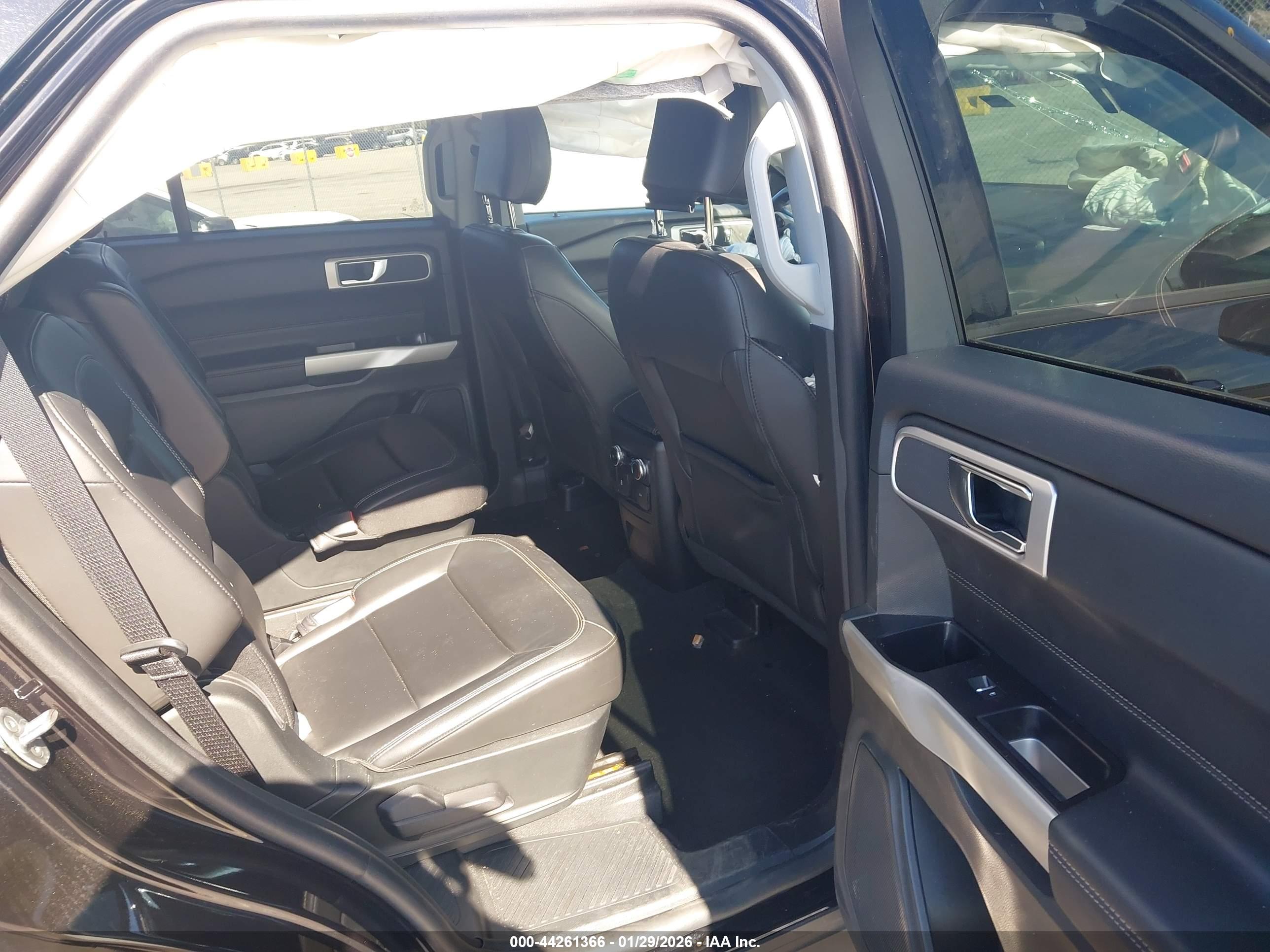 FORD EXPLORER image 8