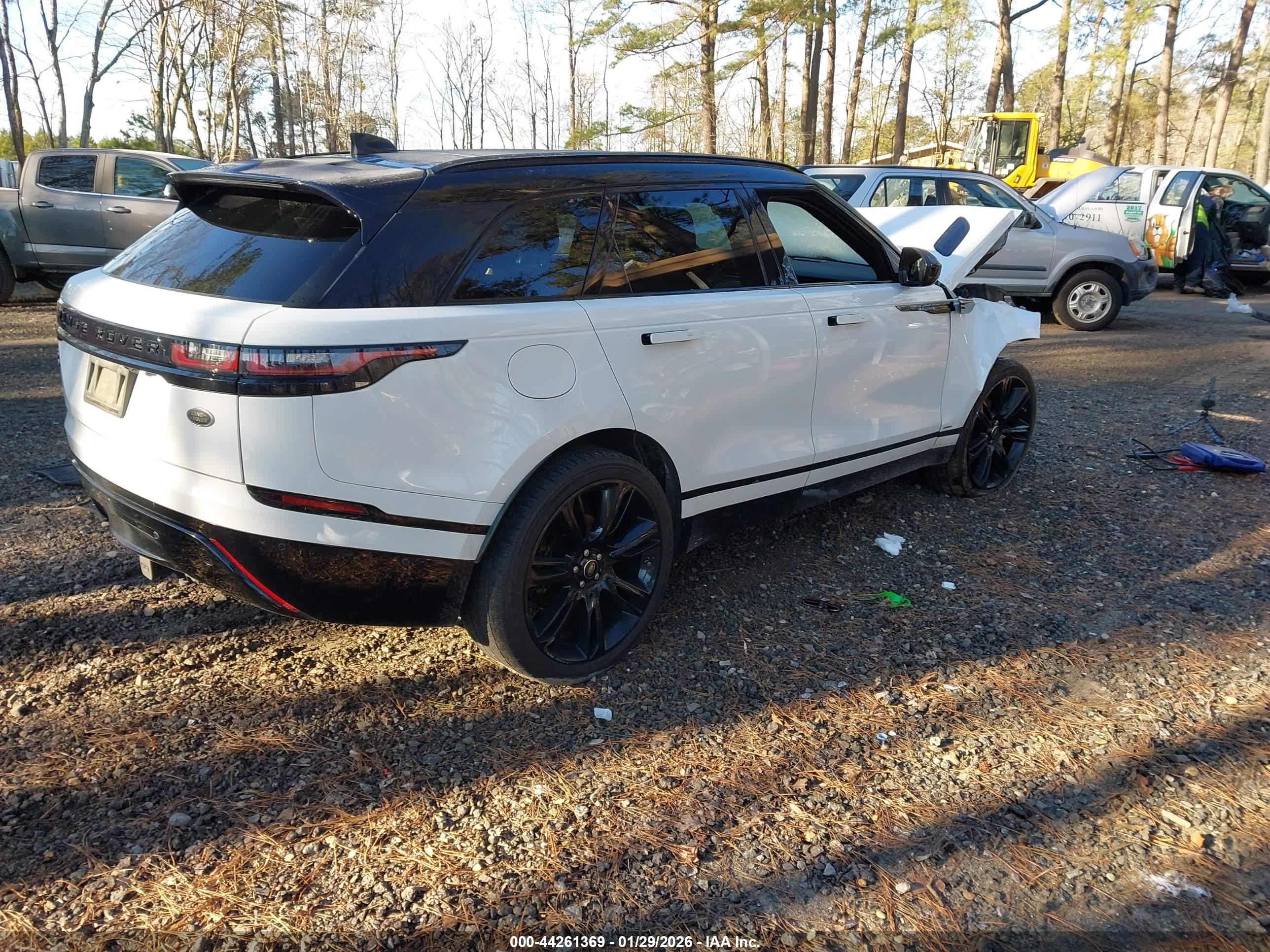 LAND ROVER image 4