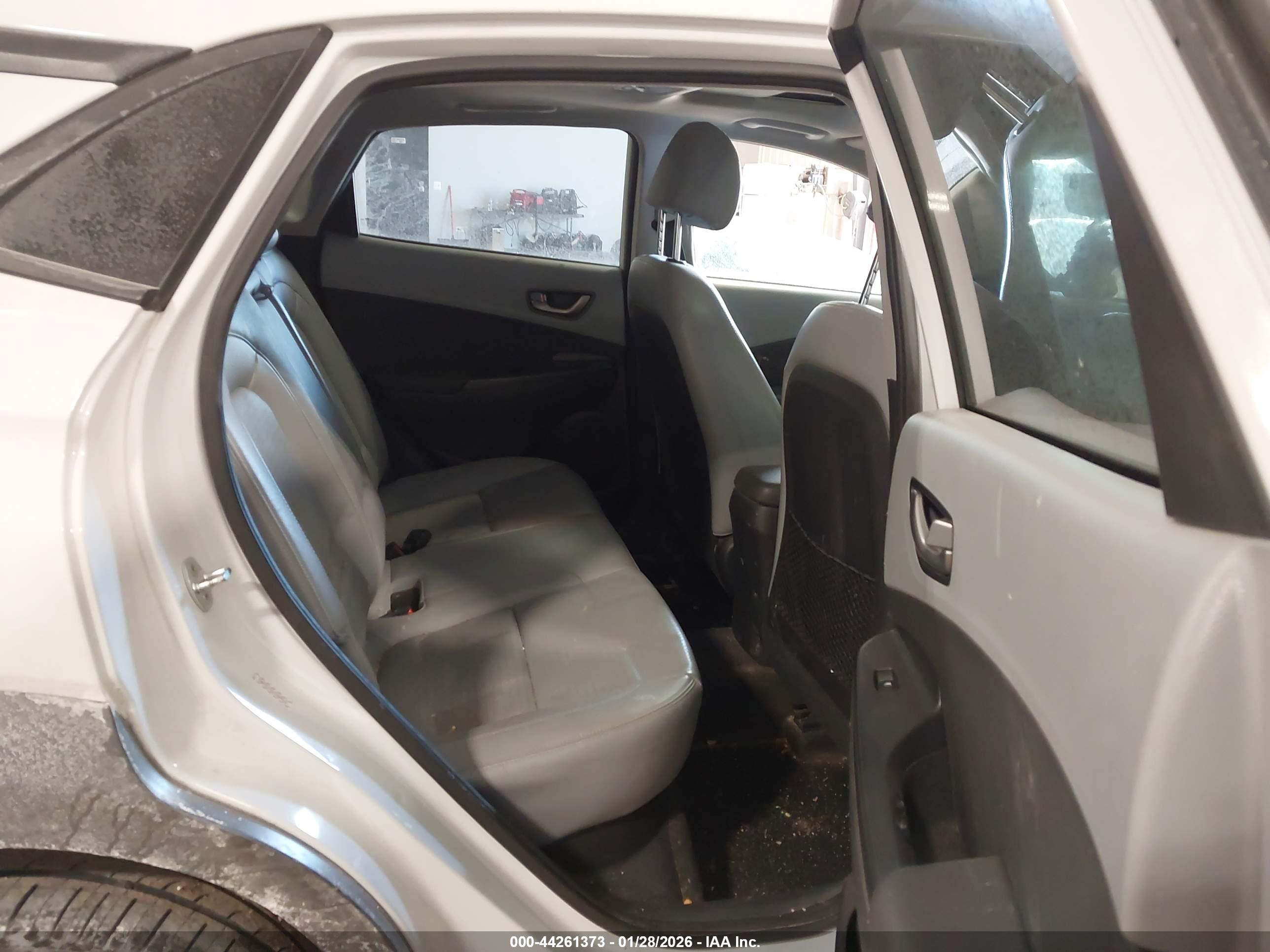 HYUNDAI KONA image 8