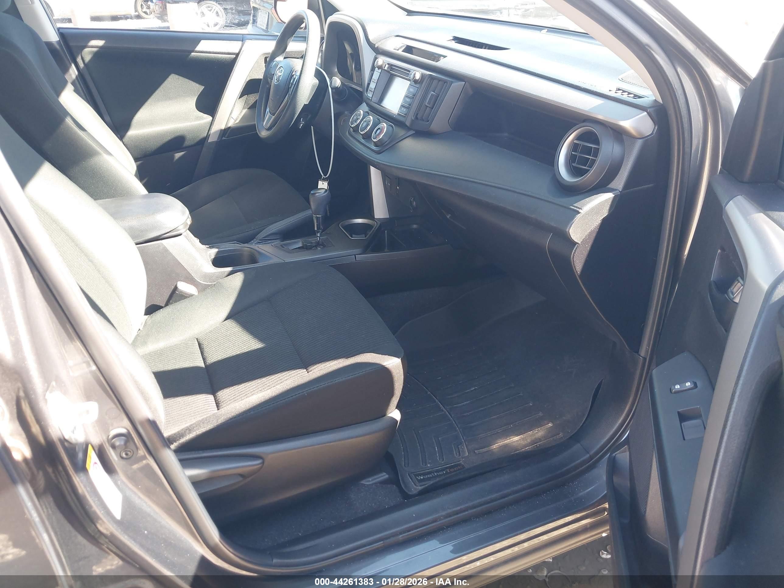 TOYOTA RAV4 image 5