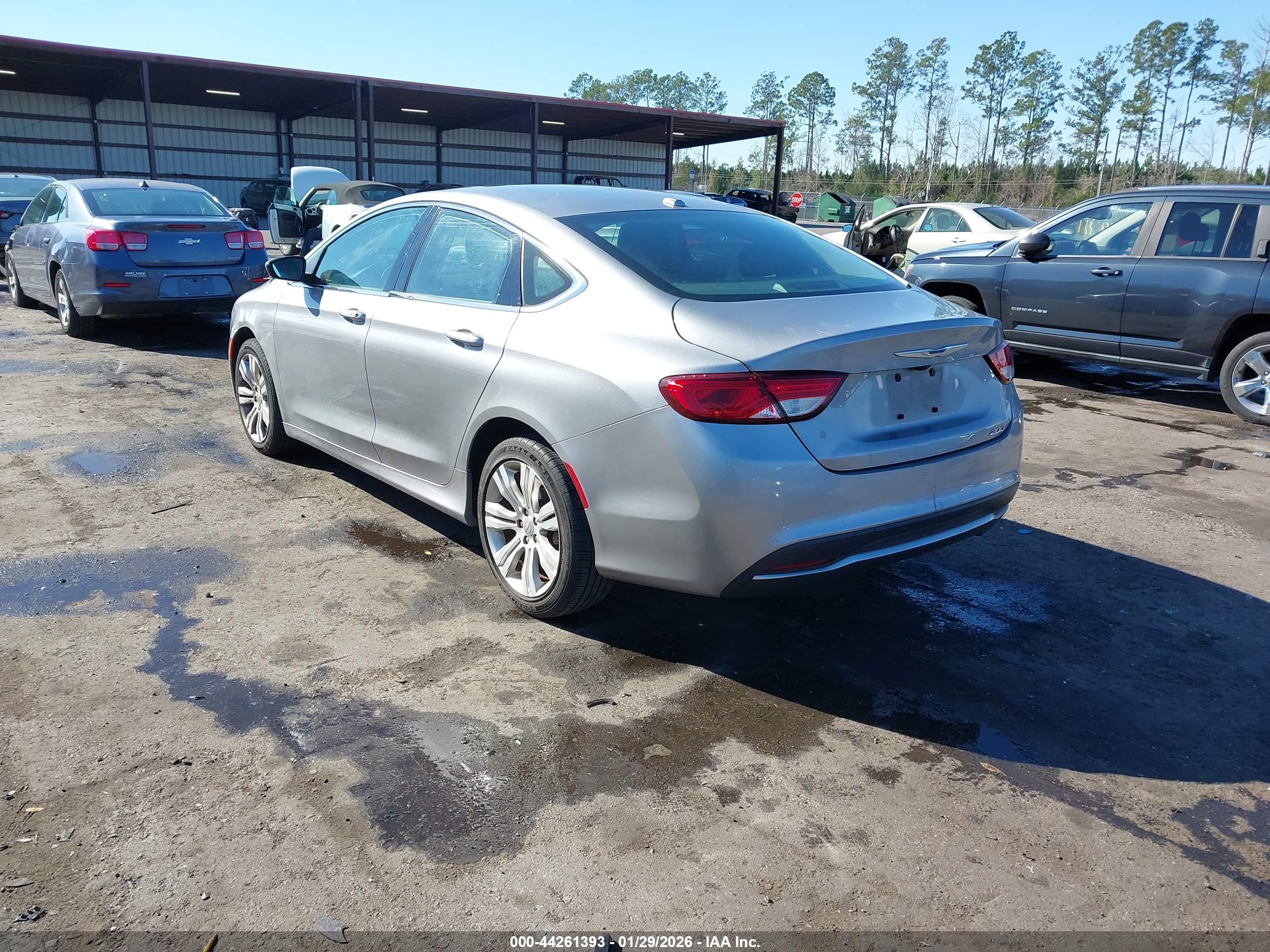 CHRYSLER 200 image 3