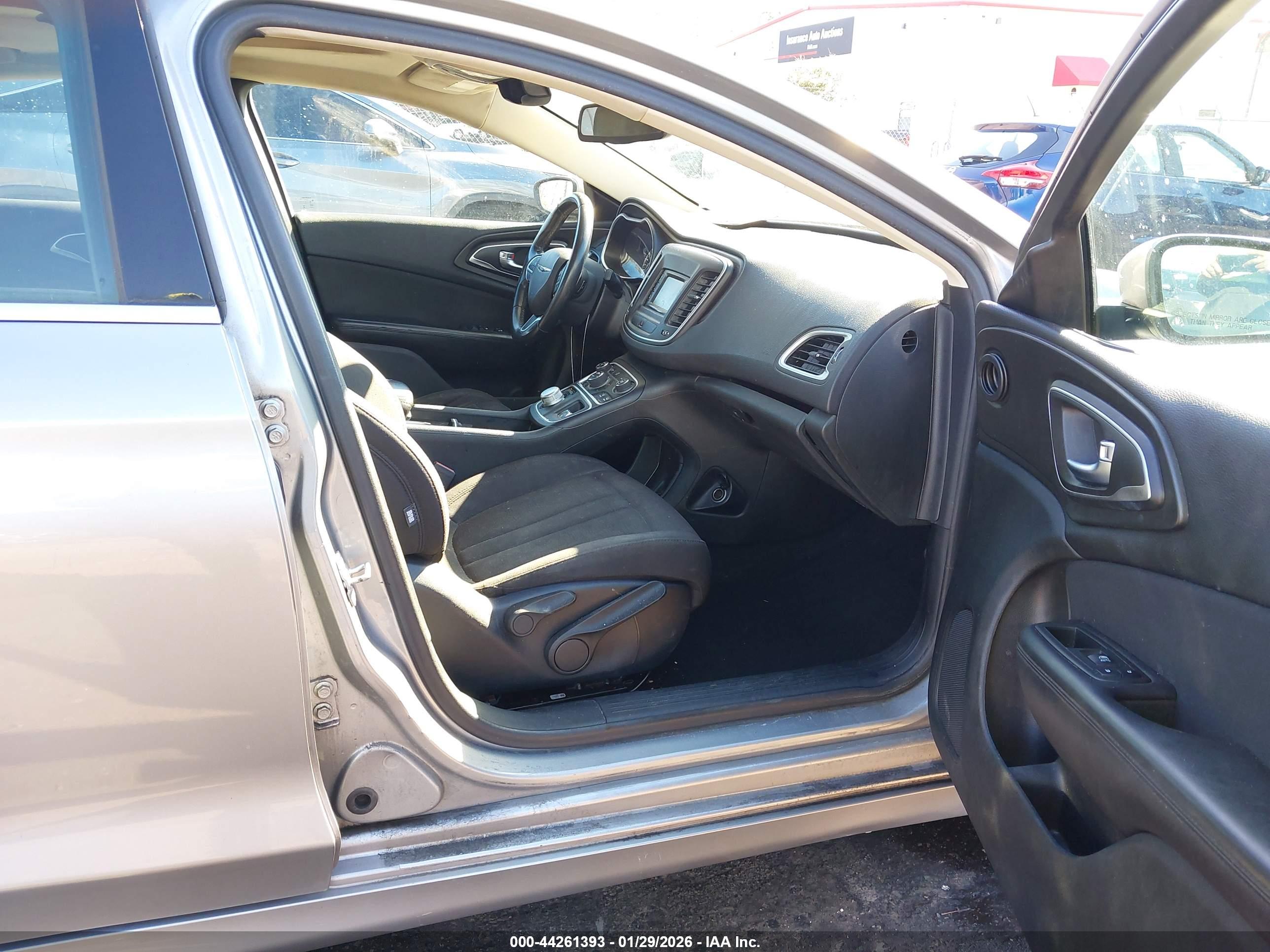 CHRYSLER 200 image 5