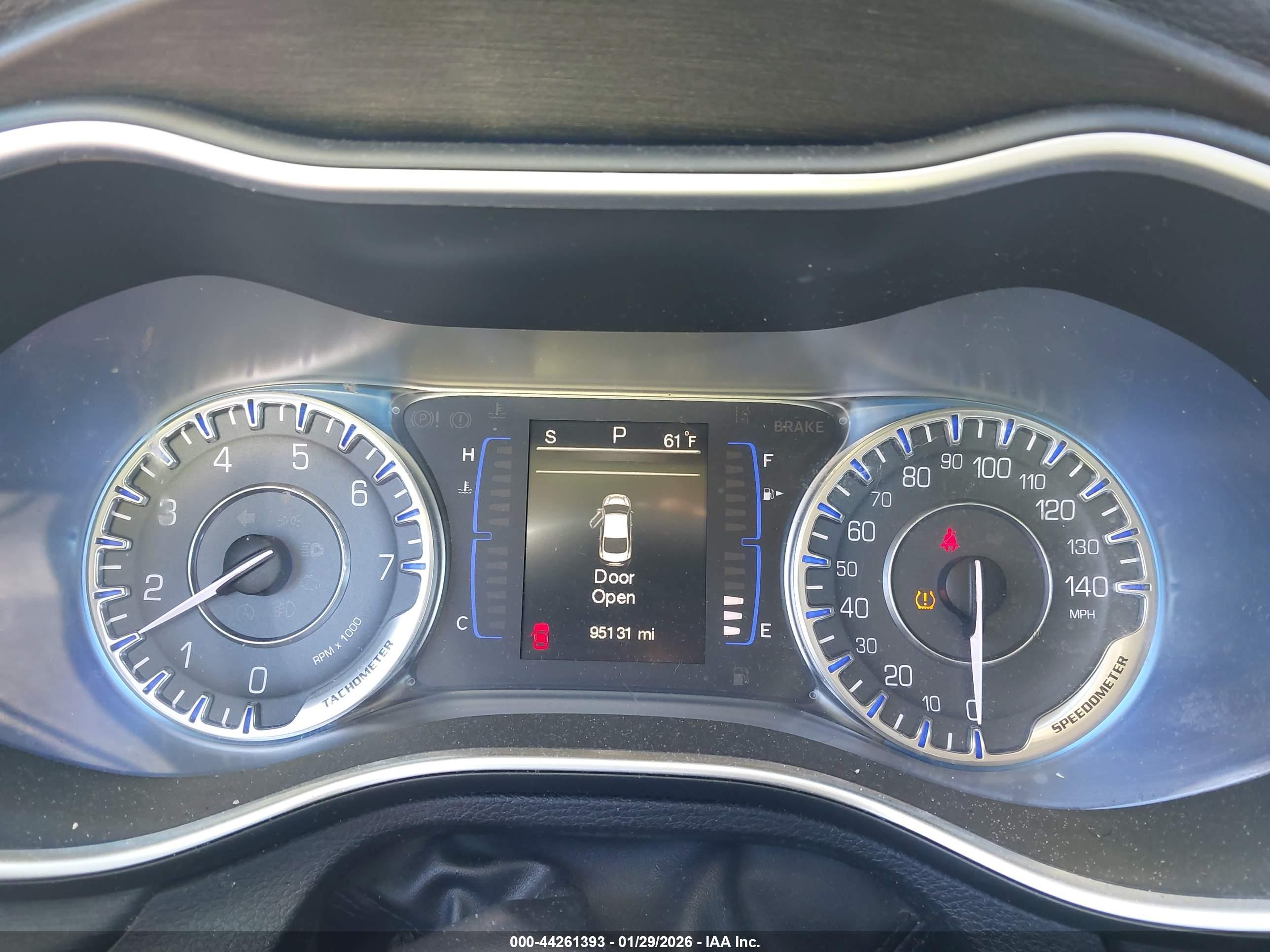CHRYSLER 200 image 7