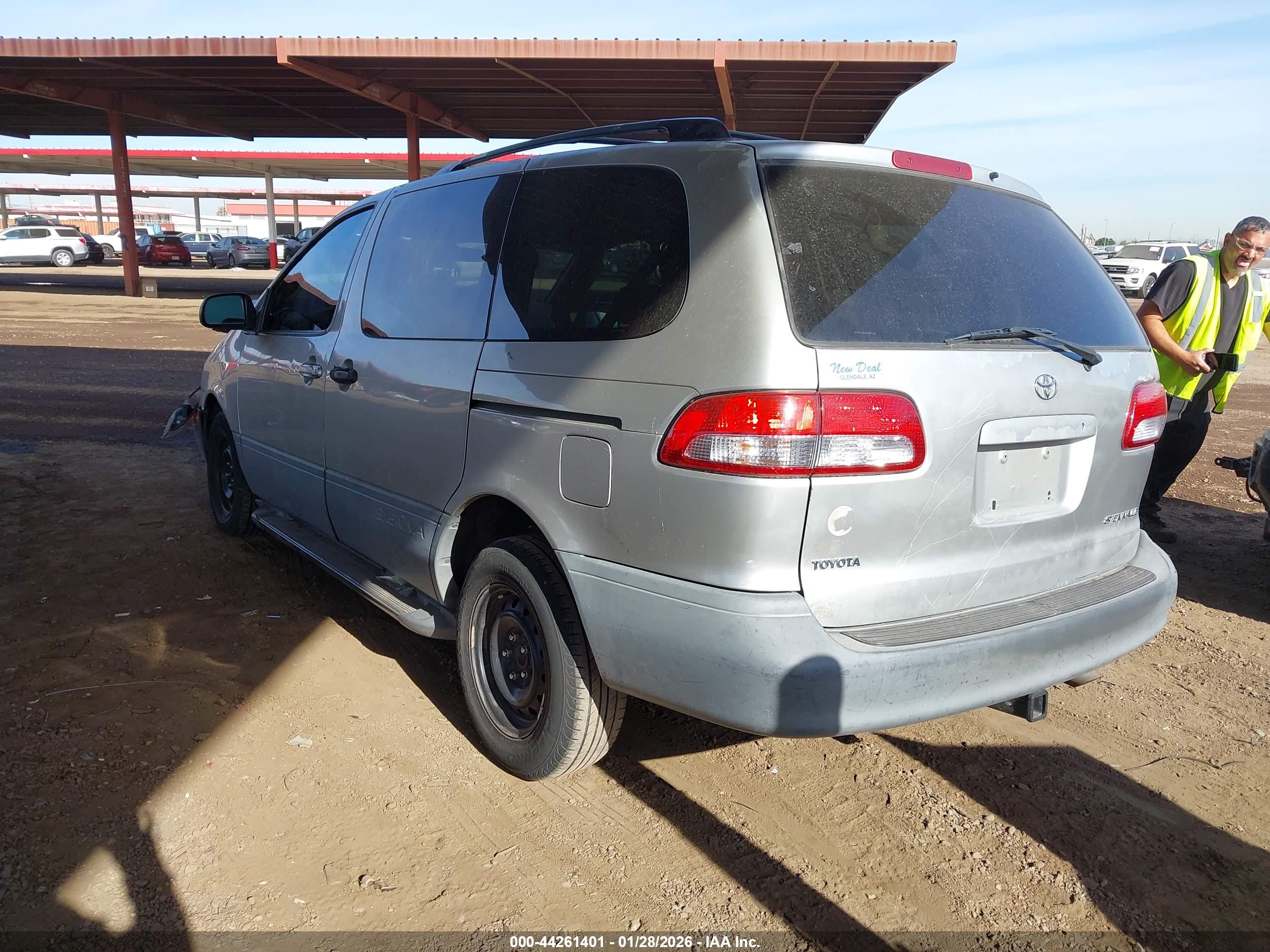 TOYOTA SIENNA image 3
