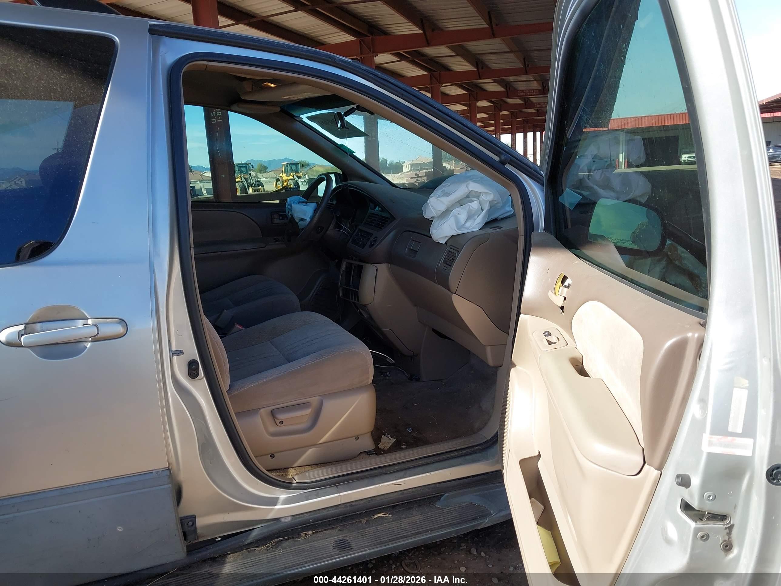 TOYOTA SIENNA image 5