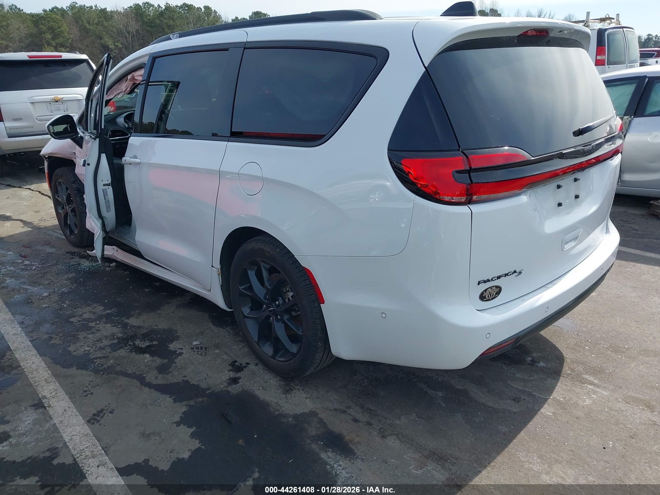 CHRYSLER PACIFICA image 3