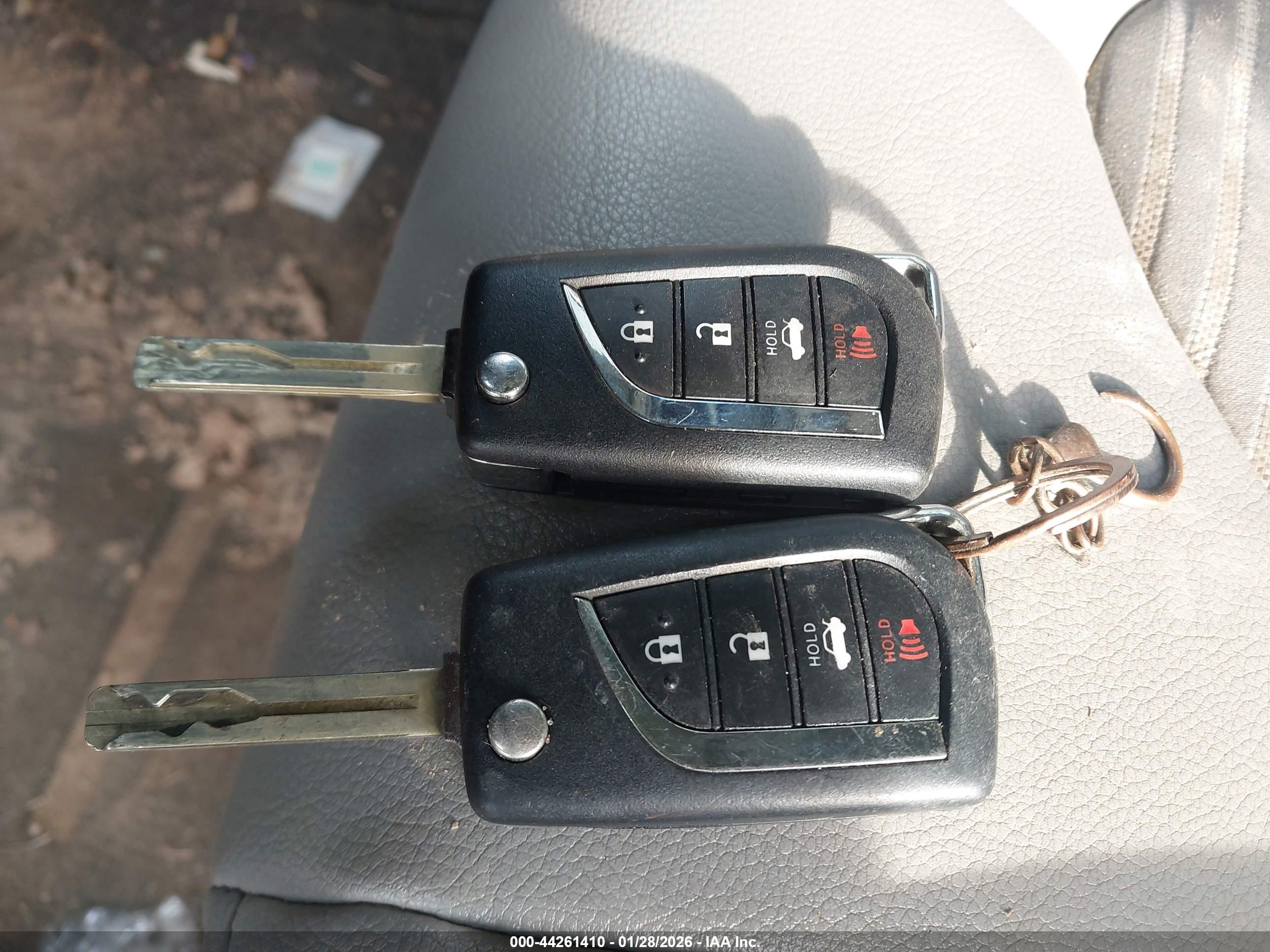 TOYOTA CAMRY image 11