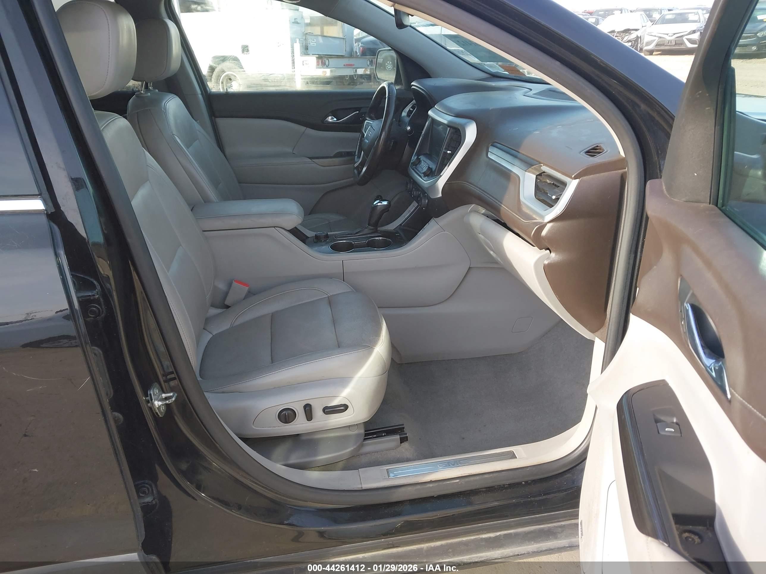 GMC ACADIA image 5