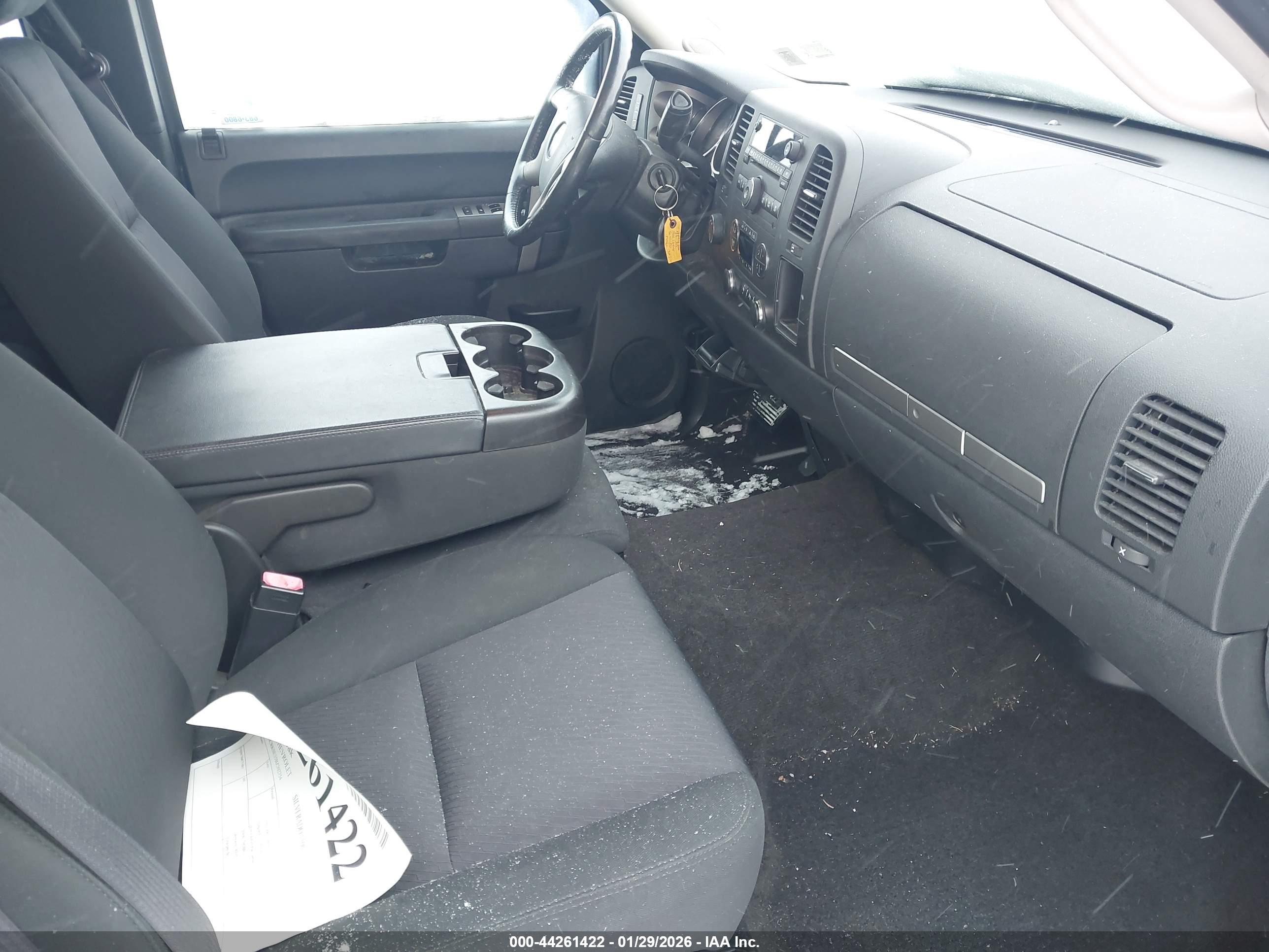 CHEVROLET SILVERADO image 5