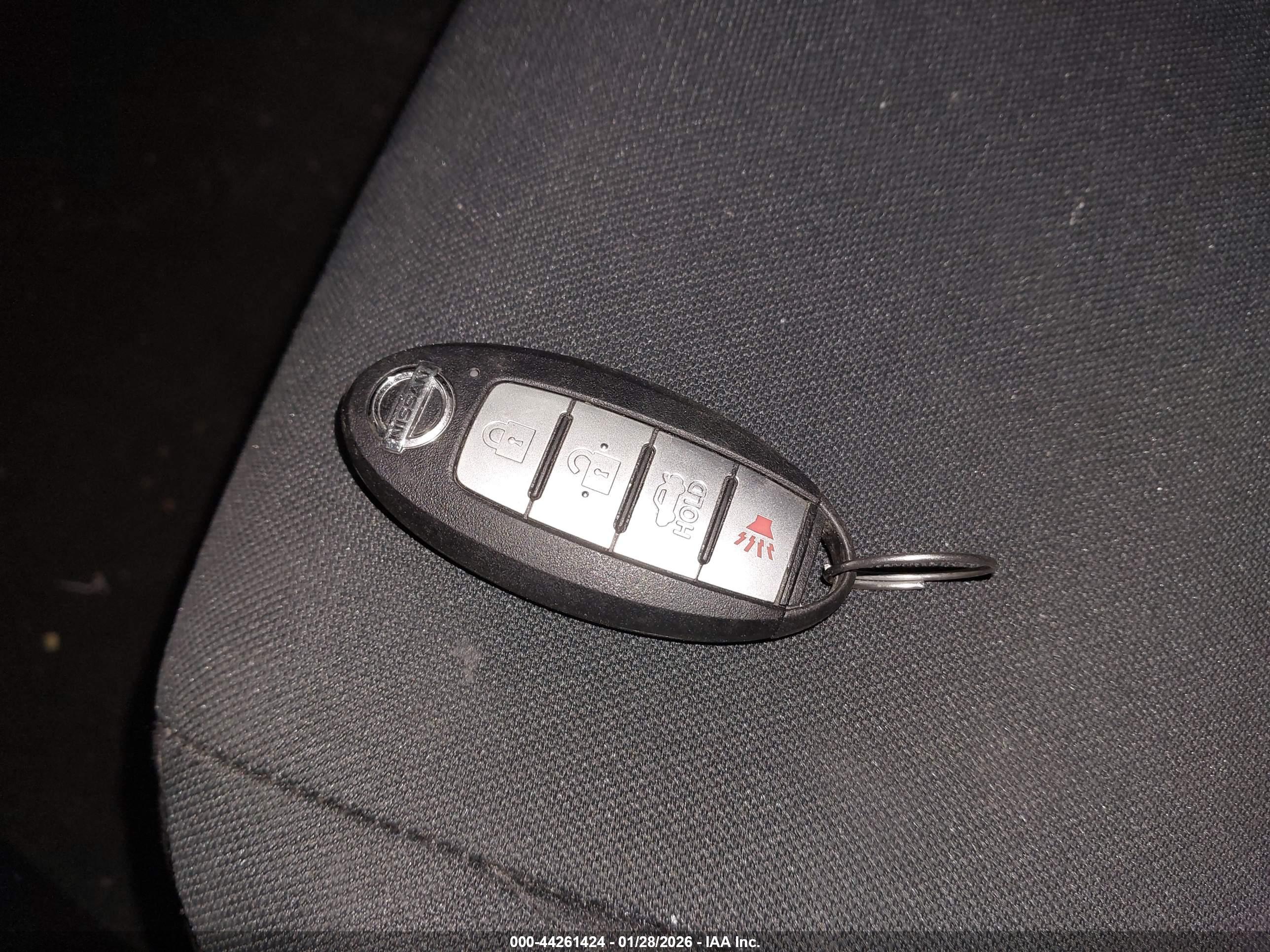 NISSAN VERSA image 11