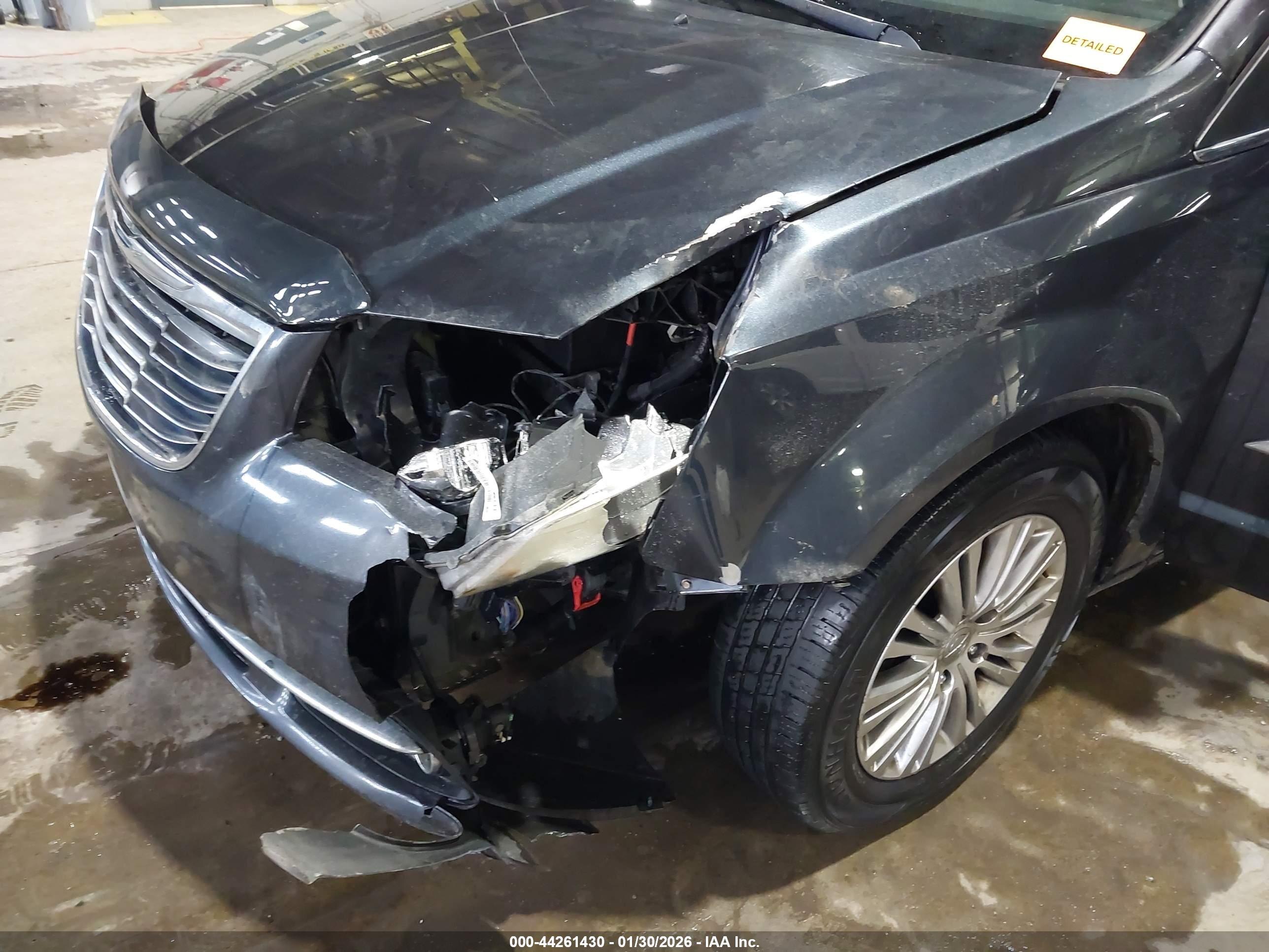 CHRYSLER TOWN image 6
