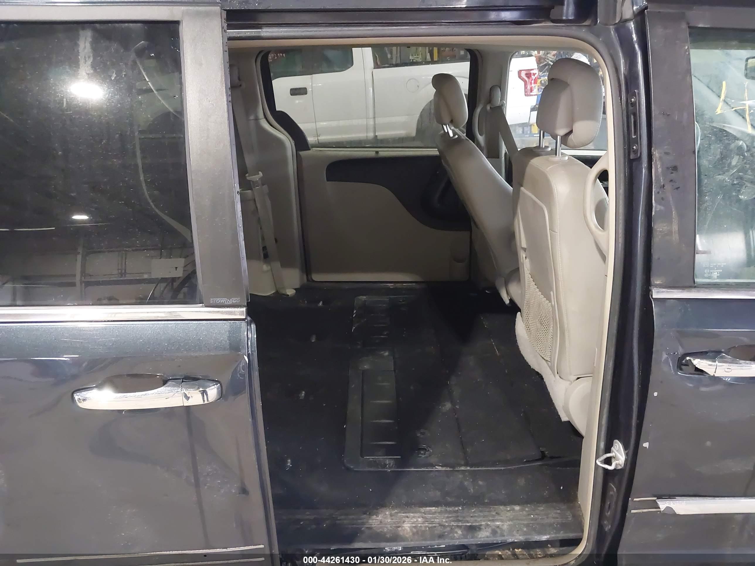 CHRYSLER TOWN image 8